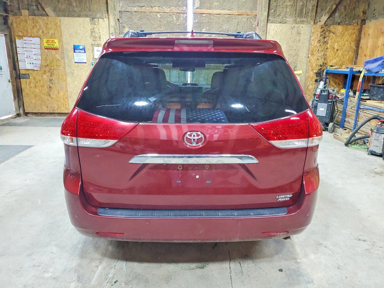2013 Toyota Sienna Limited 7-passenger Burgundy vin: 5TDDK3DC8DS067448