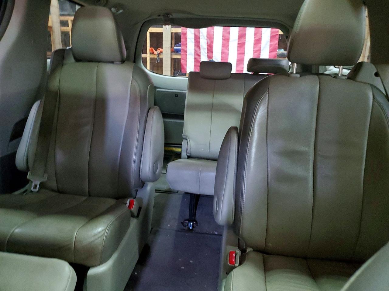 2013 Toyota Sienna Limited 7-passenger Burgundy vin: 5TDDK3DC8DS067448