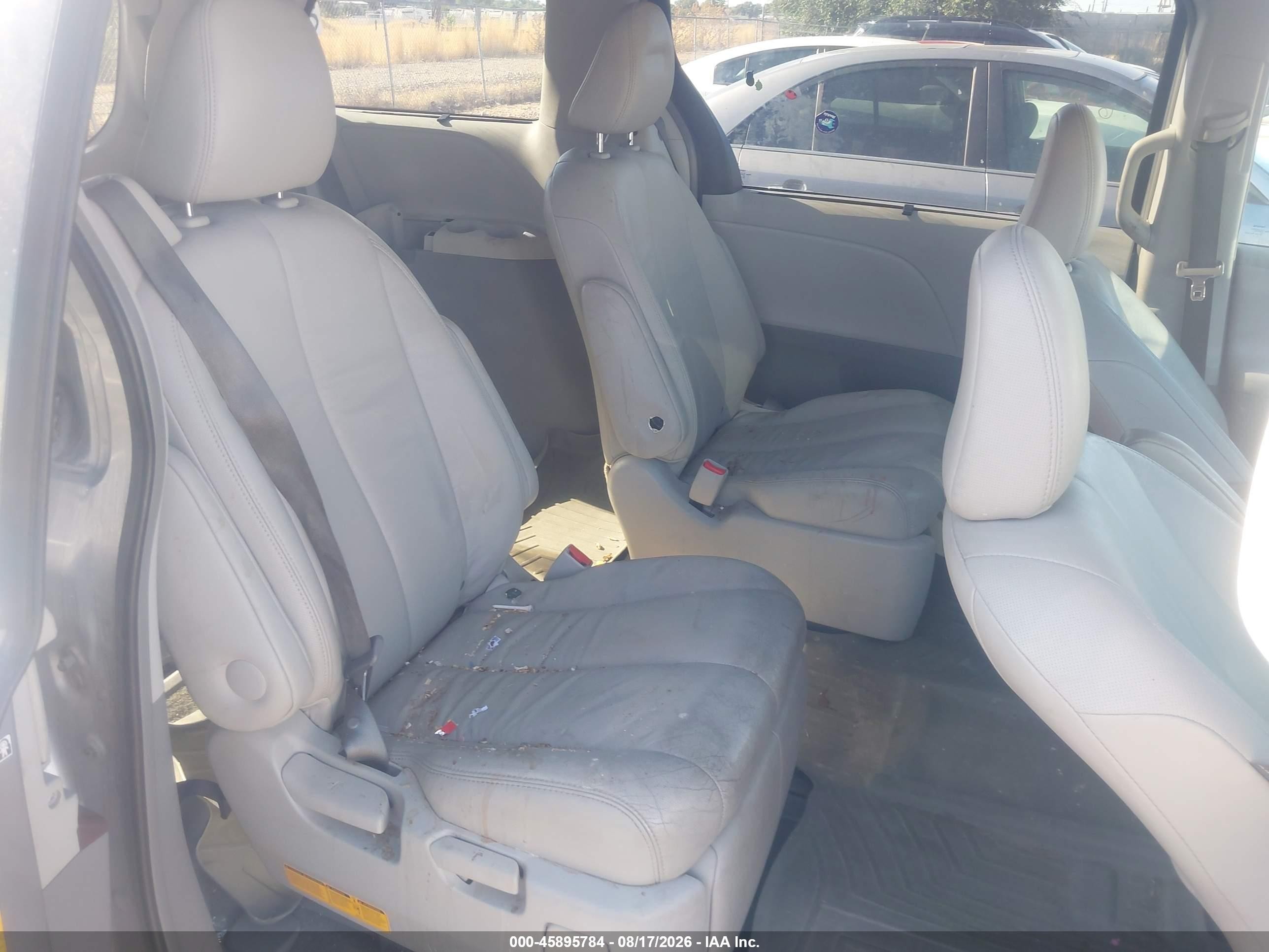 2013 Toyota Sienna Xle 7 Passenger Silver vin: 5TDDK3DC8DS069832