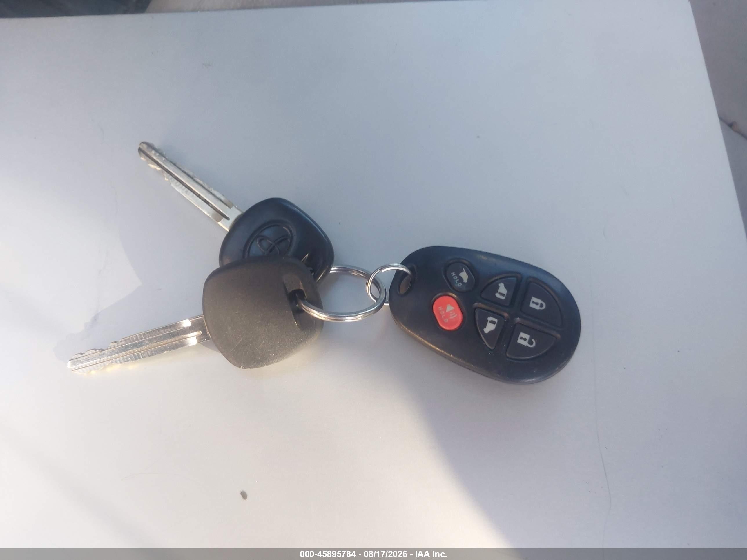 2013 Toyota Sienna Xle 7 Passenger Silver vin: 5TDDK3DC8DS069832