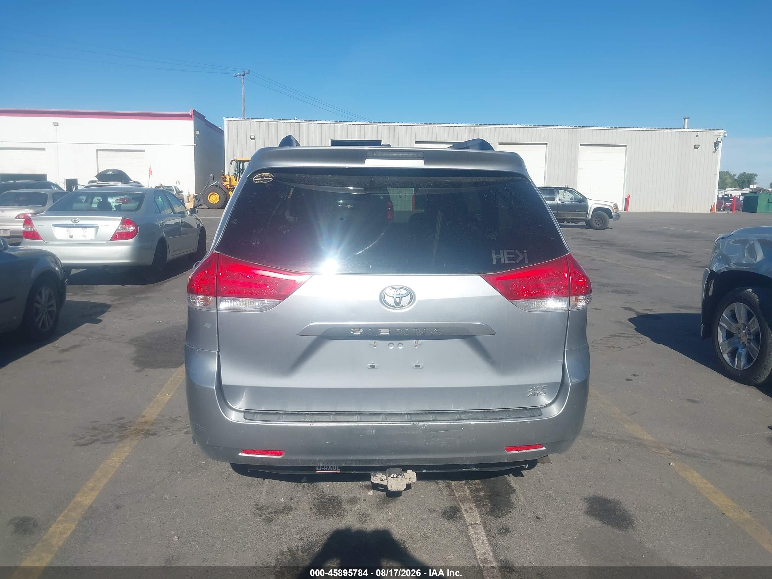 2013 Toyota Sienna Xle 7 Passenger Silver vin: 5TDDK3DC8DS069832