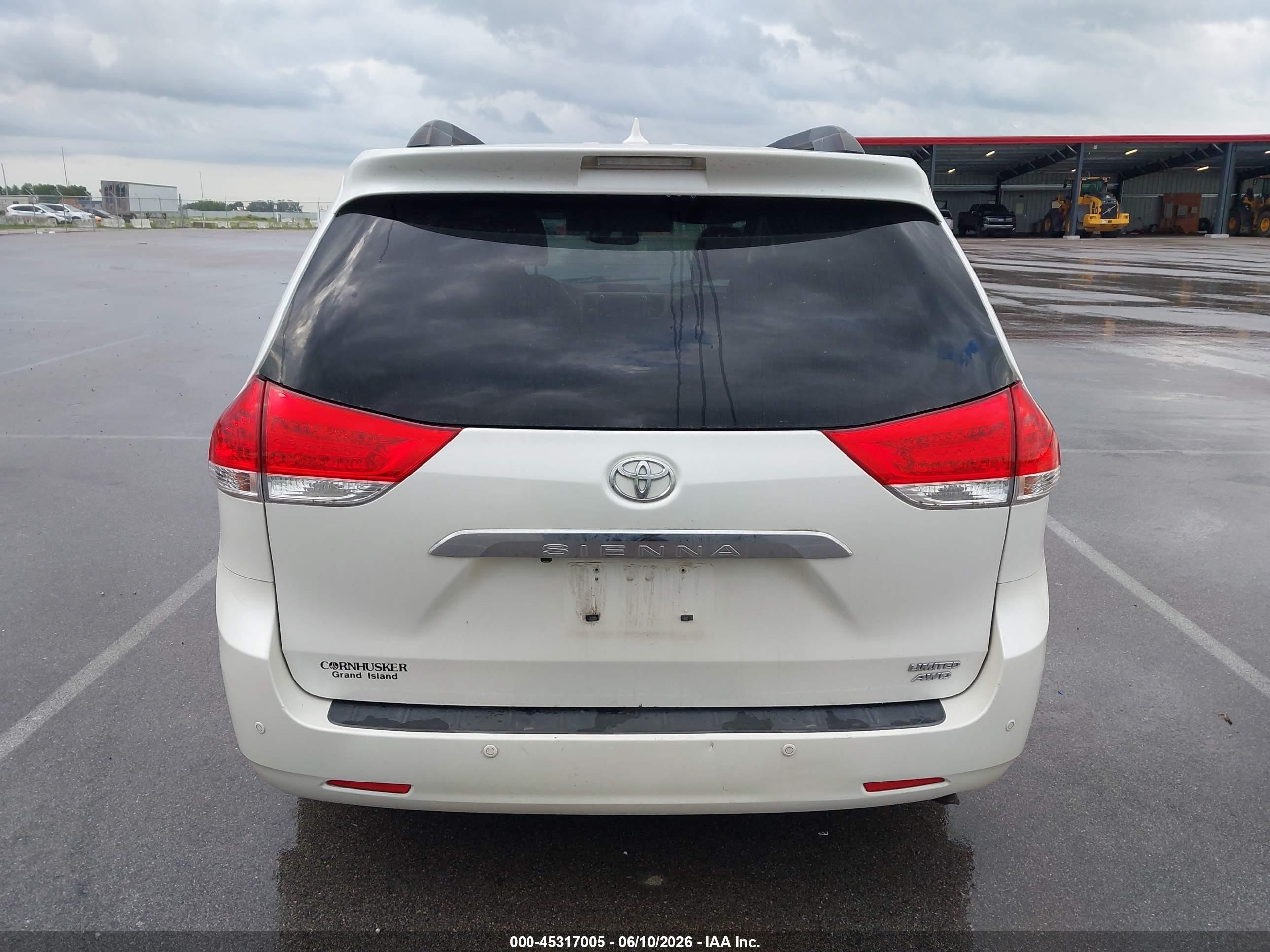 2014 Toyota Sienna Limited 7 Passenger White vin: 5TDDK3DC8ES075034