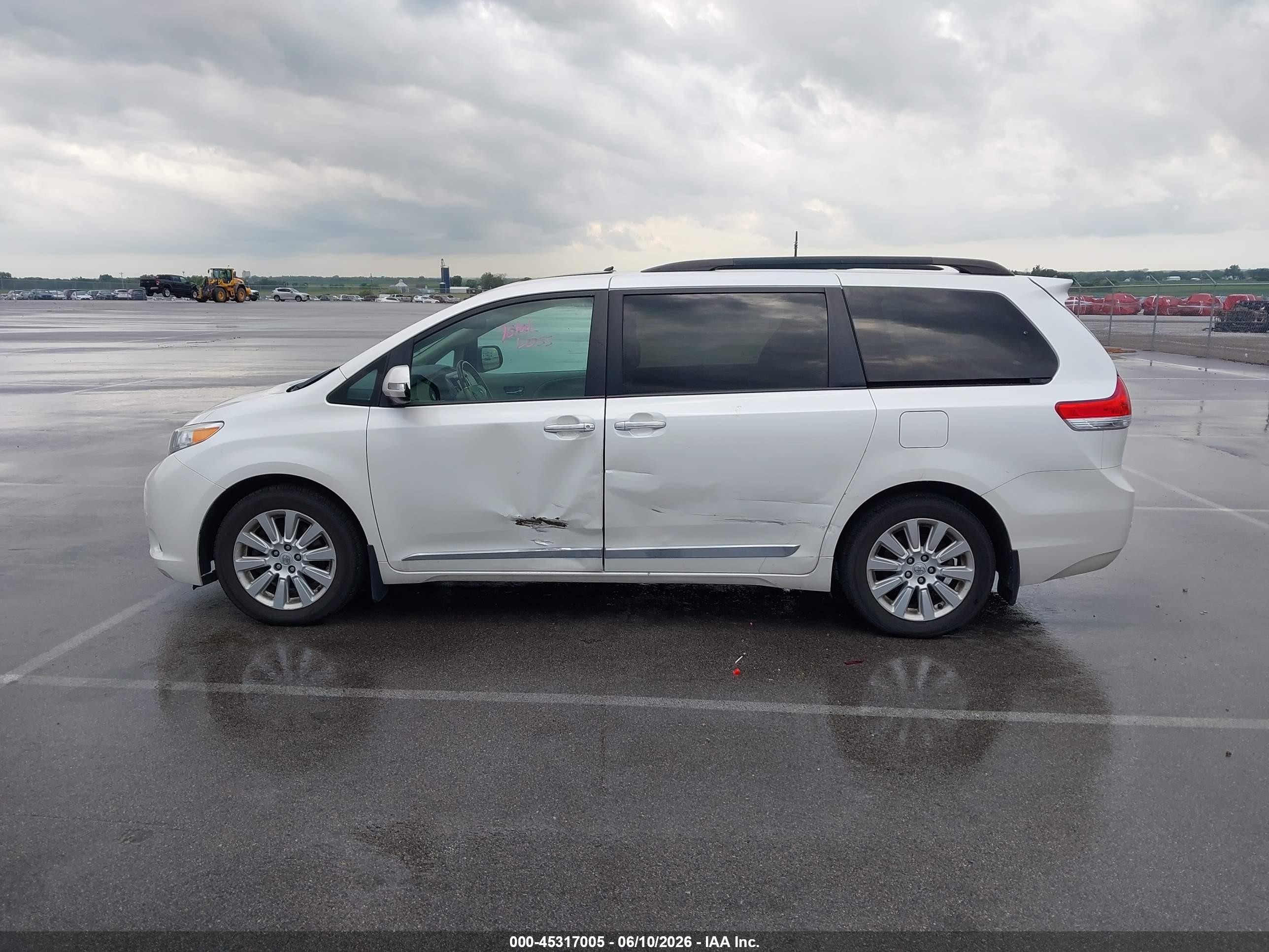 2014 Toyota Sienna Limited 7 Passenger White vin: 5TDDK3DC8ES075034