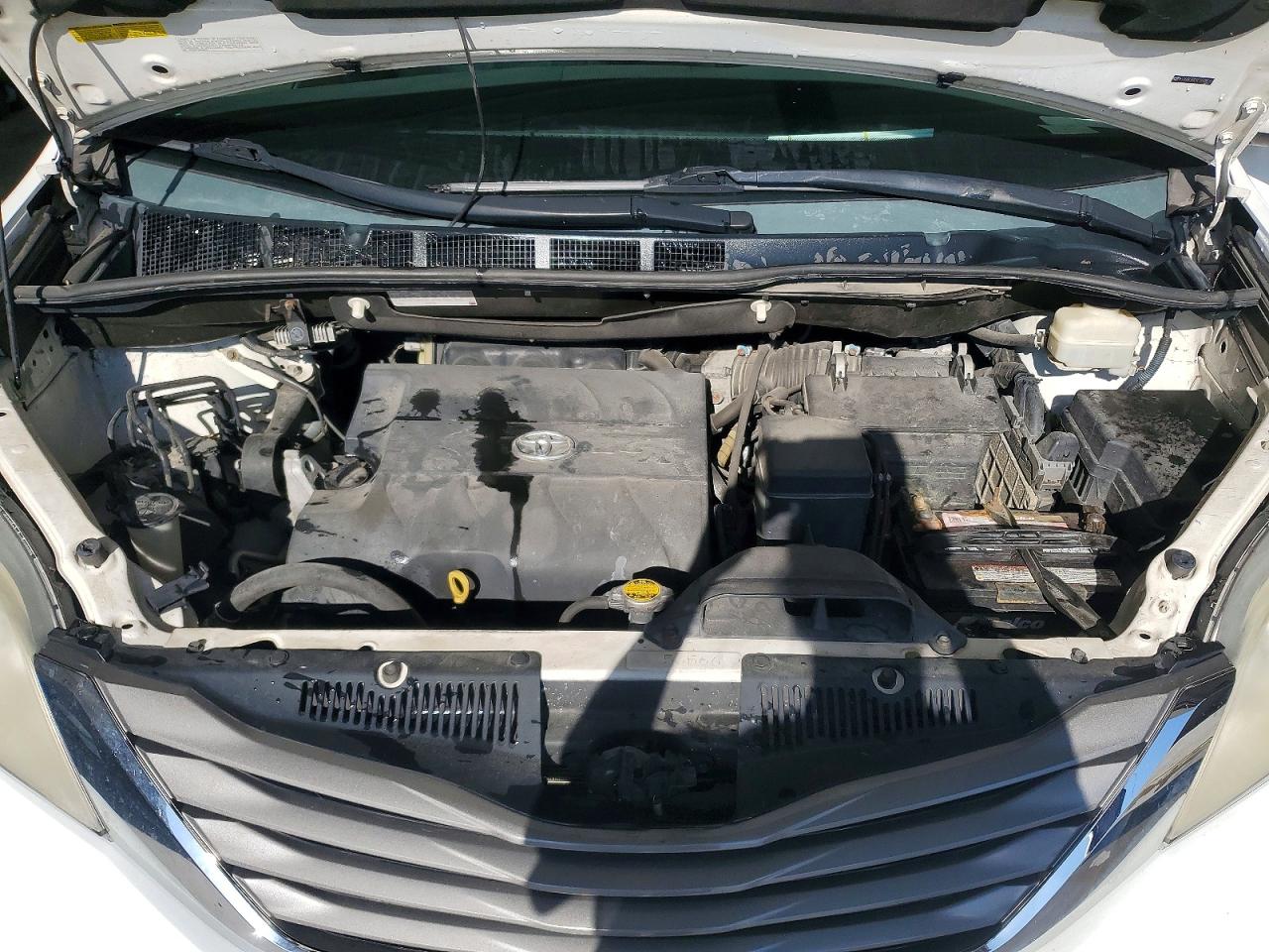2014 Toyota Sienna Xle 7-passenger White vin: 5TDDK3DC8ES079018