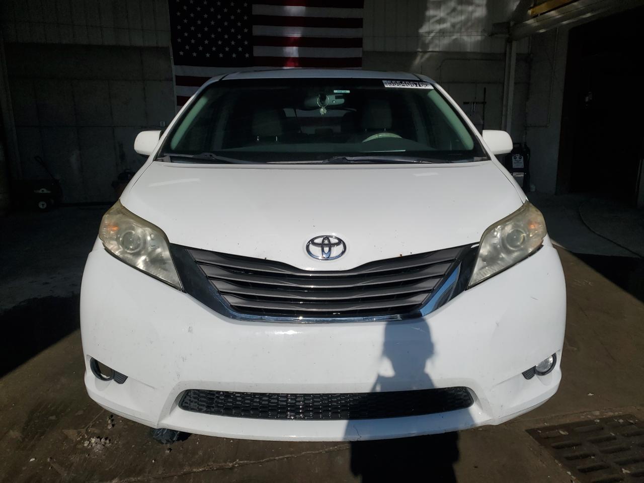 2014 Toyota Sienna Xle 7-passenger White vin: 5TDDK3DC8ES079018 Damage: Left Head Lamp, Faded, Repair Required