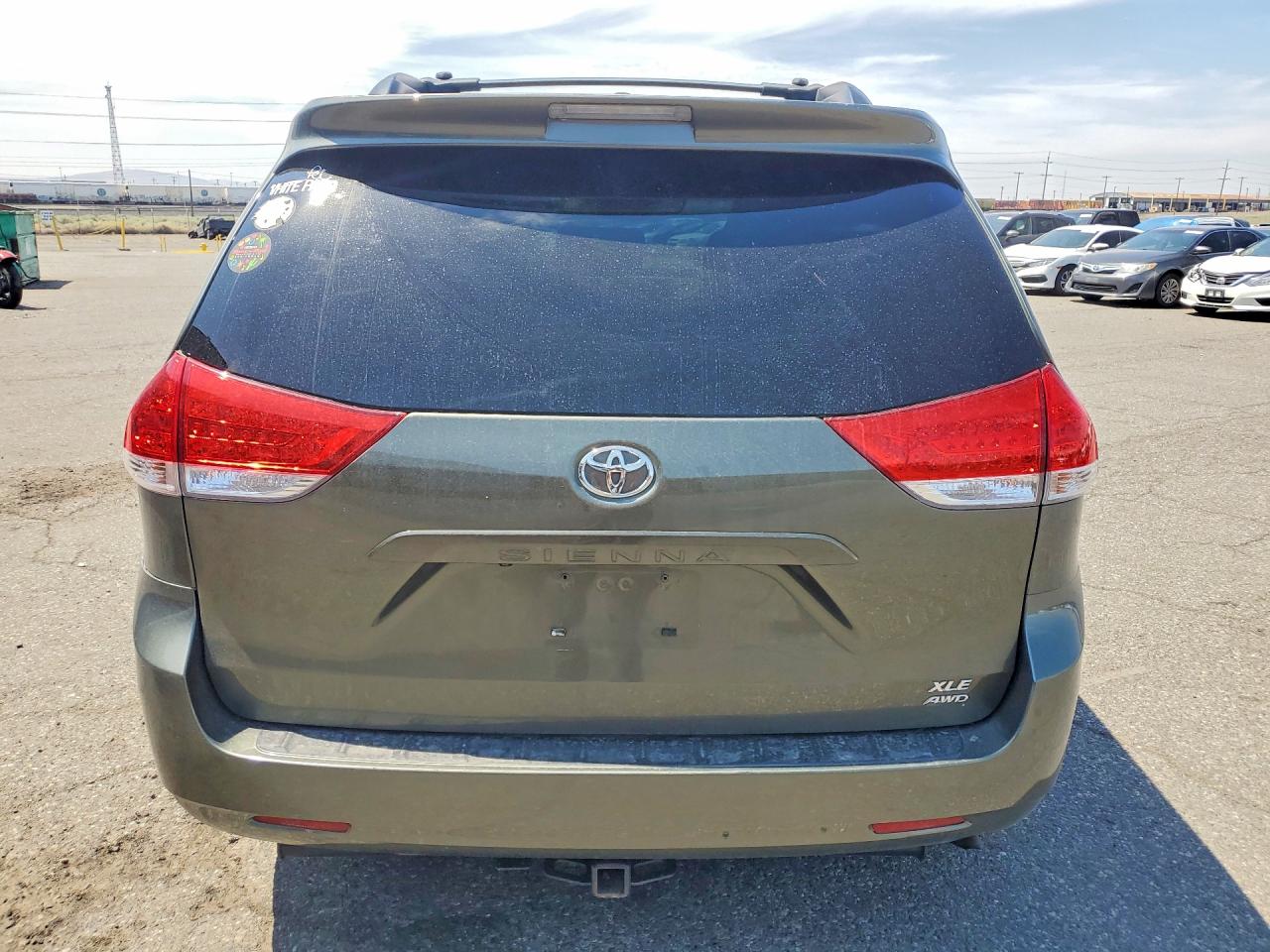 2014 Toyota Sienna Xle 7-passenger Green vin: 5TDDK3DC8ES084347