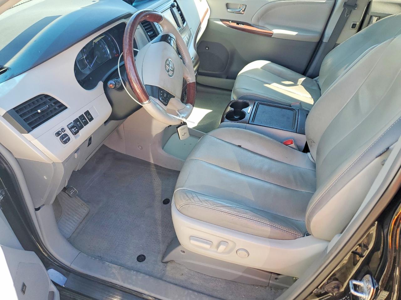2014 Toyota Sienna Limited 7-passenger Black vin: 5TDDK3DC8ES087829