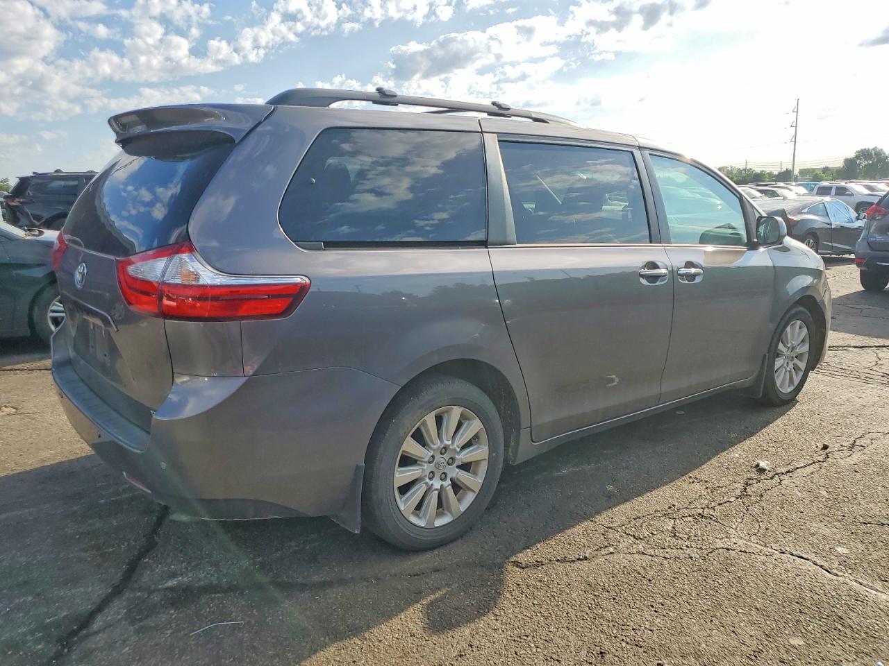 2015 Toyota Sienna Xle Premium 7-passenger Gray vin: 5TDDK3DC8FS106588