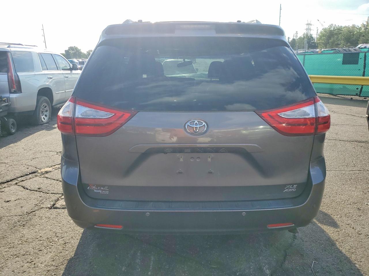 2015 Toyota Sienna Xle Premium 7-passenger Gray vin: 5TDDK3DC8FS106588