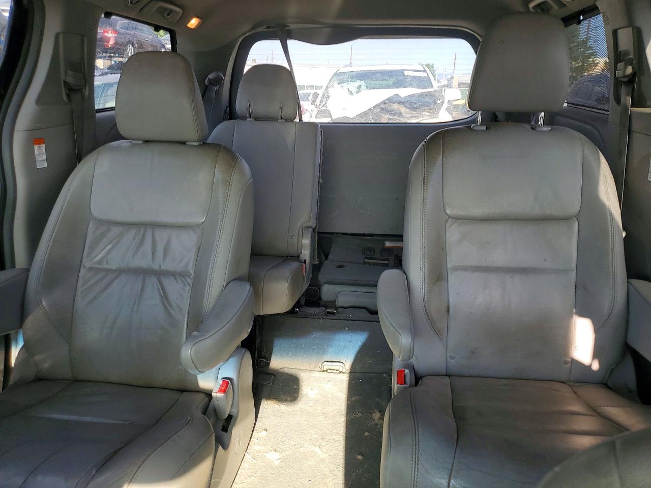 2015 Toyota Sienna Xle Premium 7-passenger Gray vin: 5TDDK3DC8FS106588