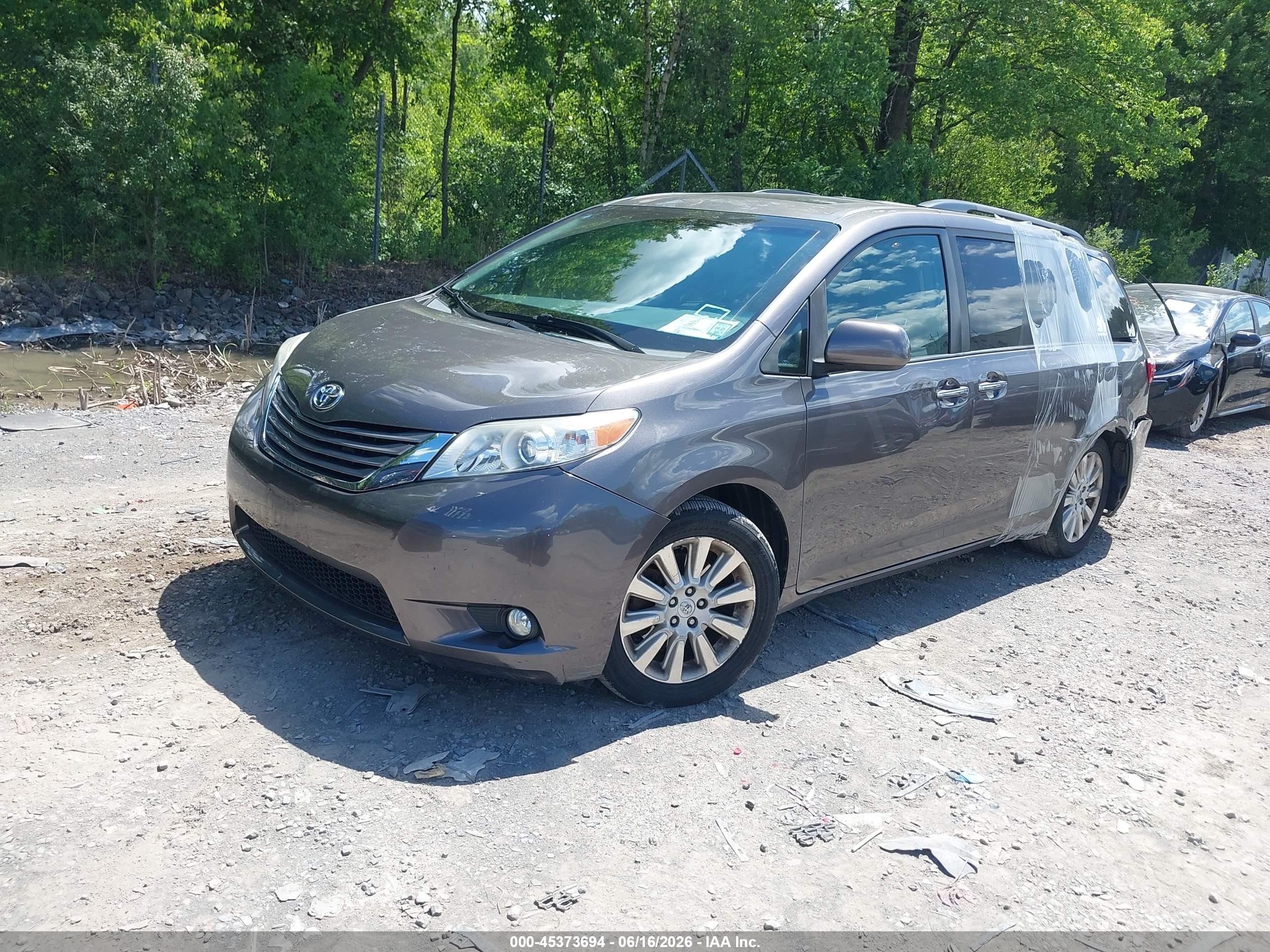 2015 Toyota Sienna Xle 7 Passenger Gray vin: 5TDDK3DC8FS108258
