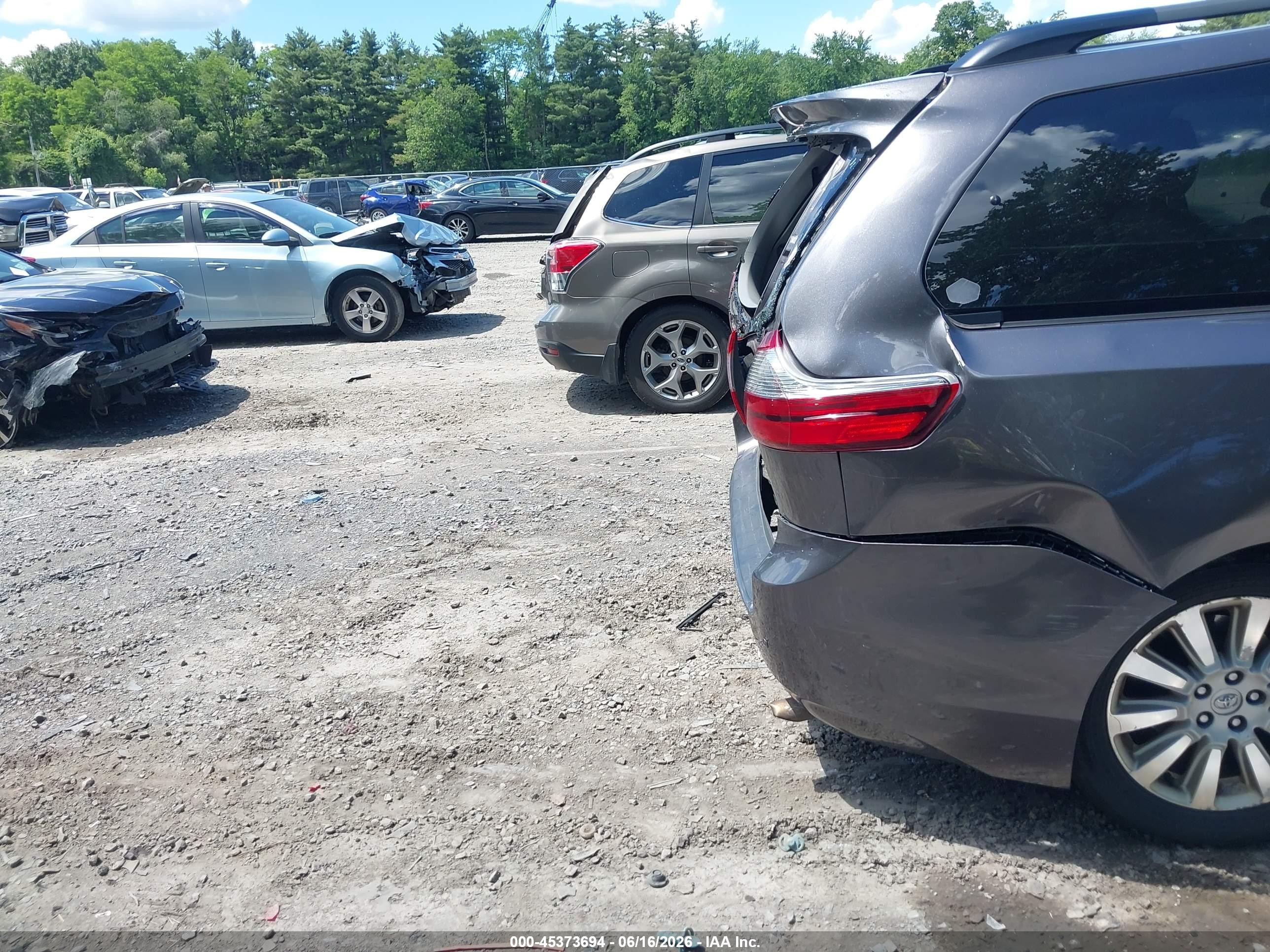 2015 Toyota Sienna Xle 7 Passenger Gray vin: 5TDDK3DC8FS108258