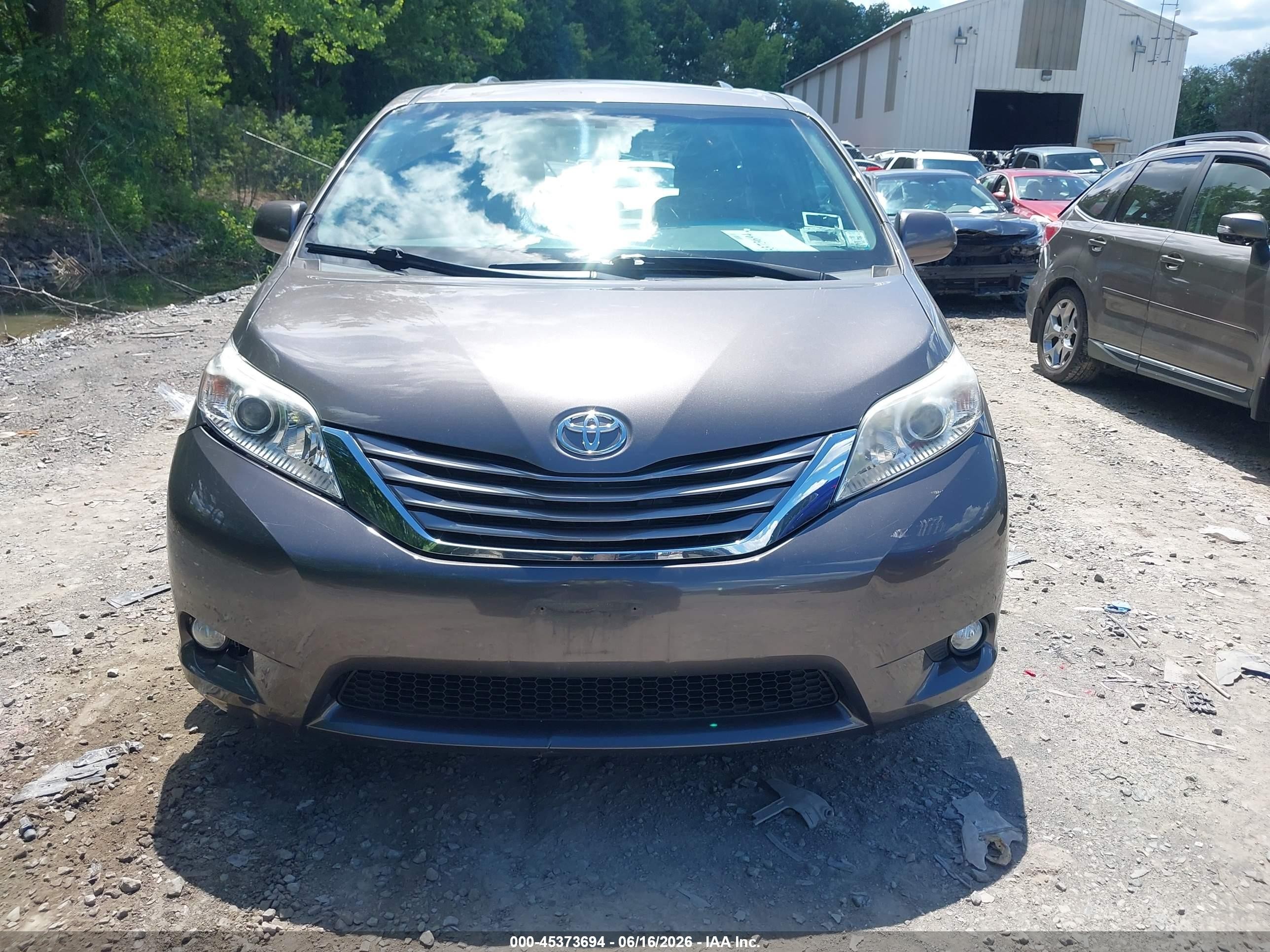 2015 Toyota Sienna Xle 7 Passenger Gray vin: 5TDDK3DC8FS108258