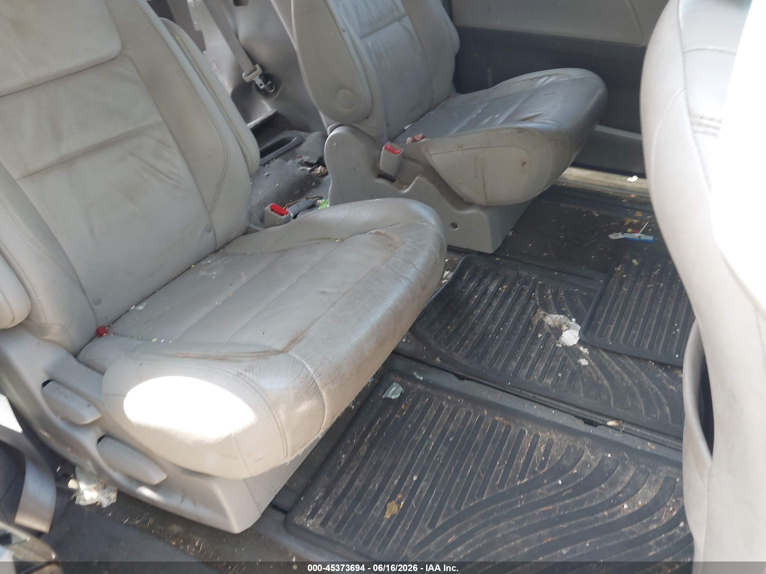 2015 Toyota Sienna Xle 7 Passenger Gray vin: 5TDDK3DC8FS108258