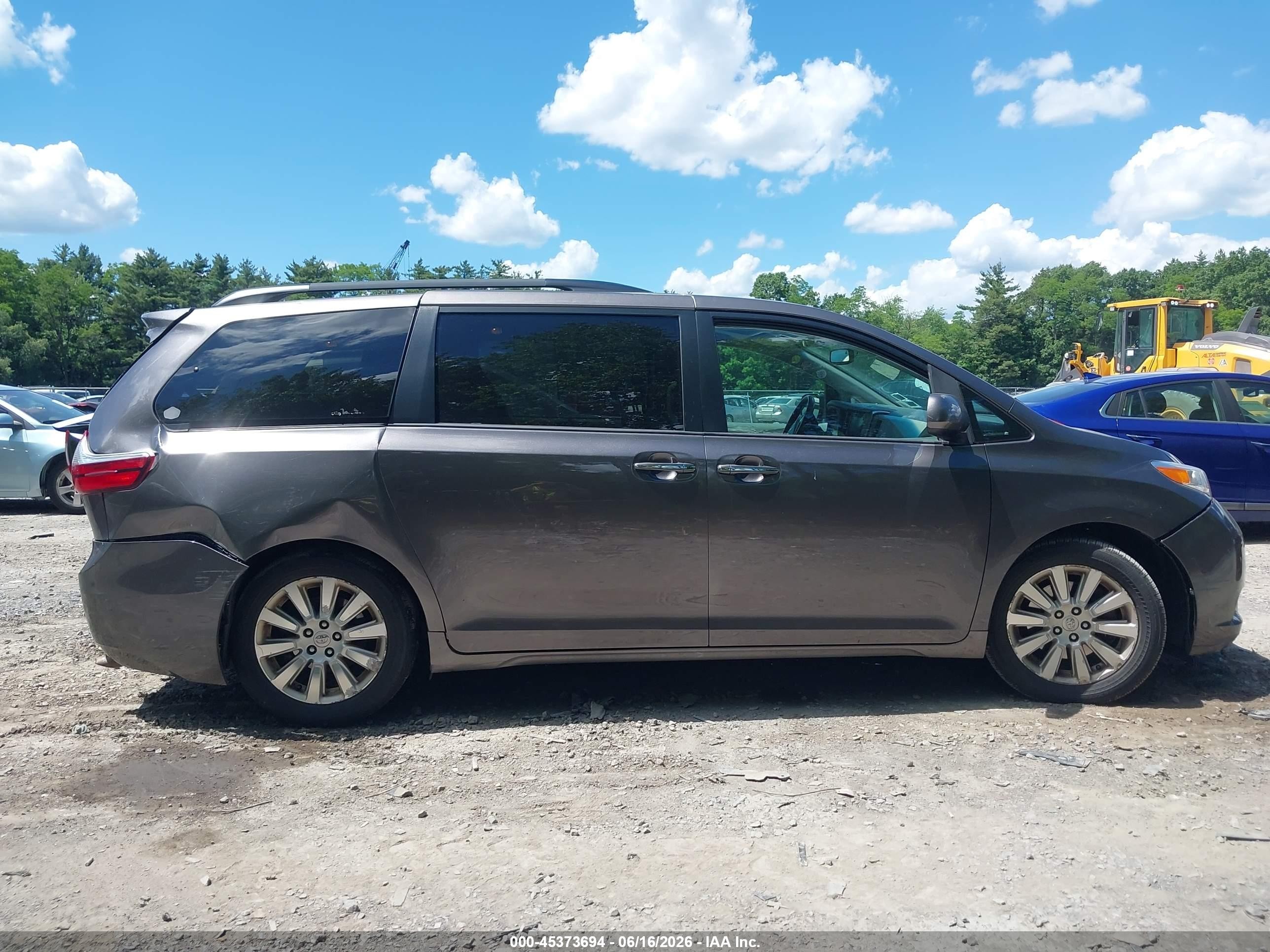 2015 Toyota Sienna Xle 7 Passenger Gray vin: 5TDDK3DC8FS108258