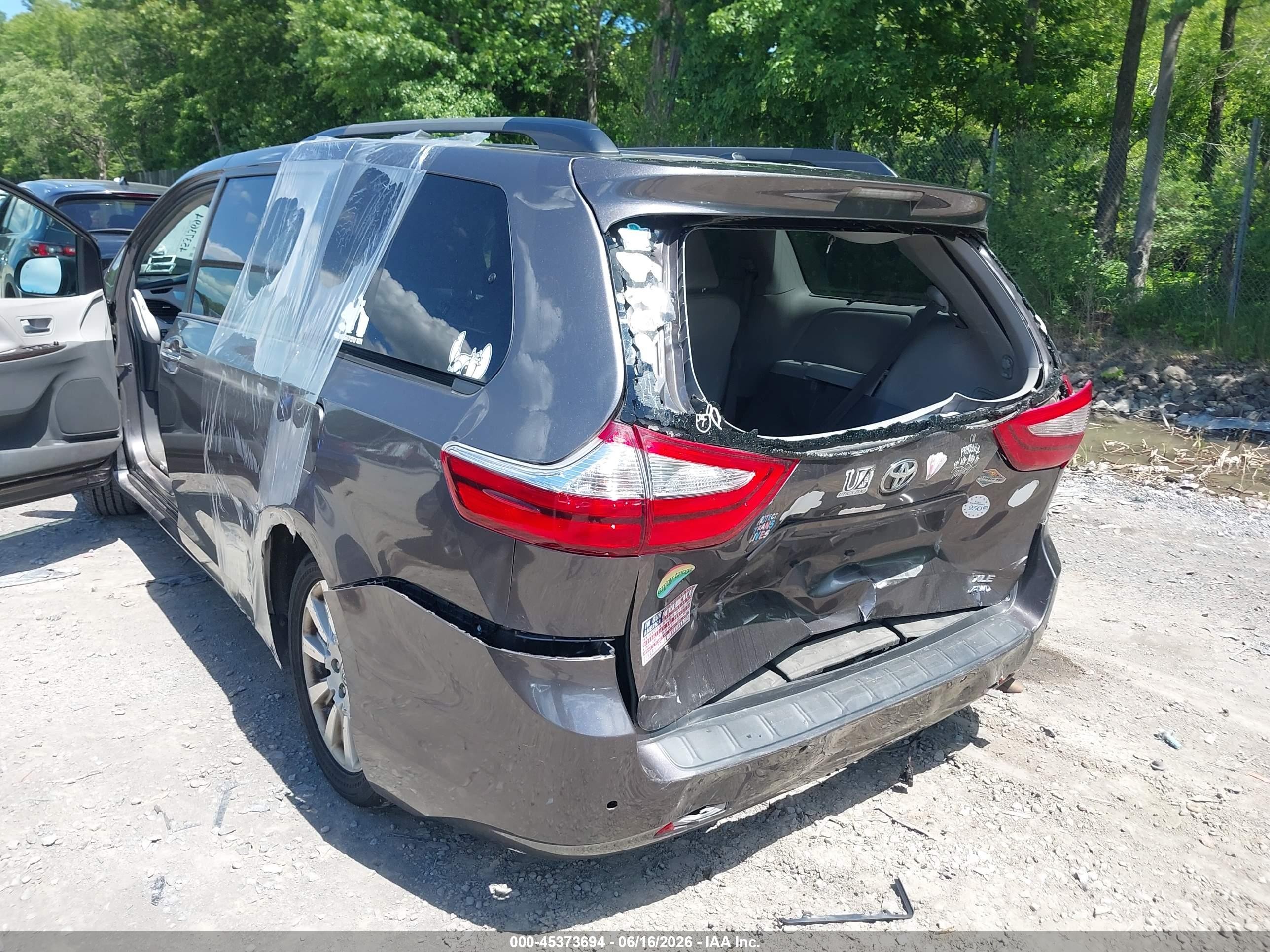 2015 Toyota Sienna Xle 7 Passenger Gray vin: 5TDDK3DC8FS108258