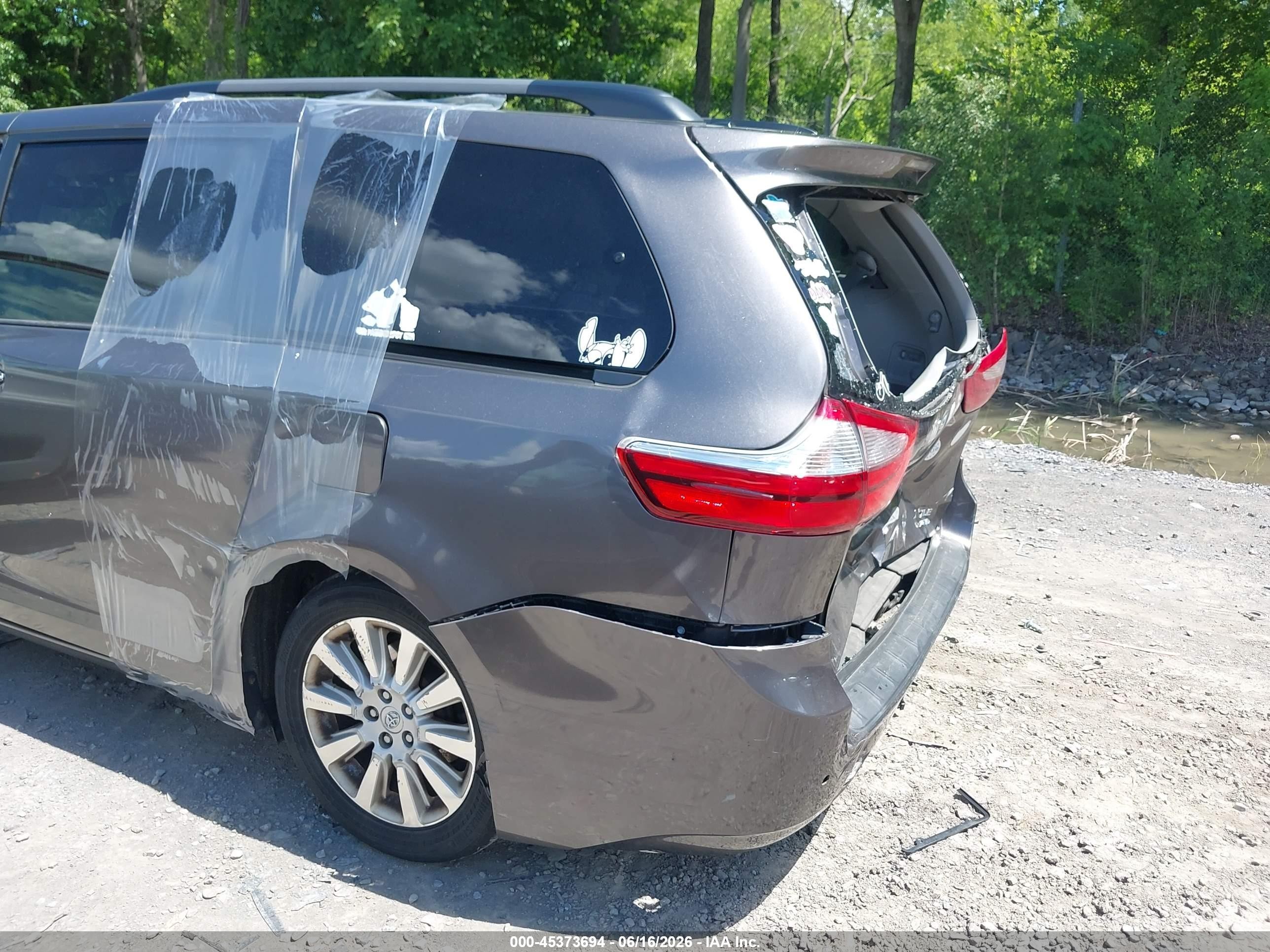 2015 Toyota Sienna Xle 7 Passenger Gray vin: 5TDDK3DC8FS108258
