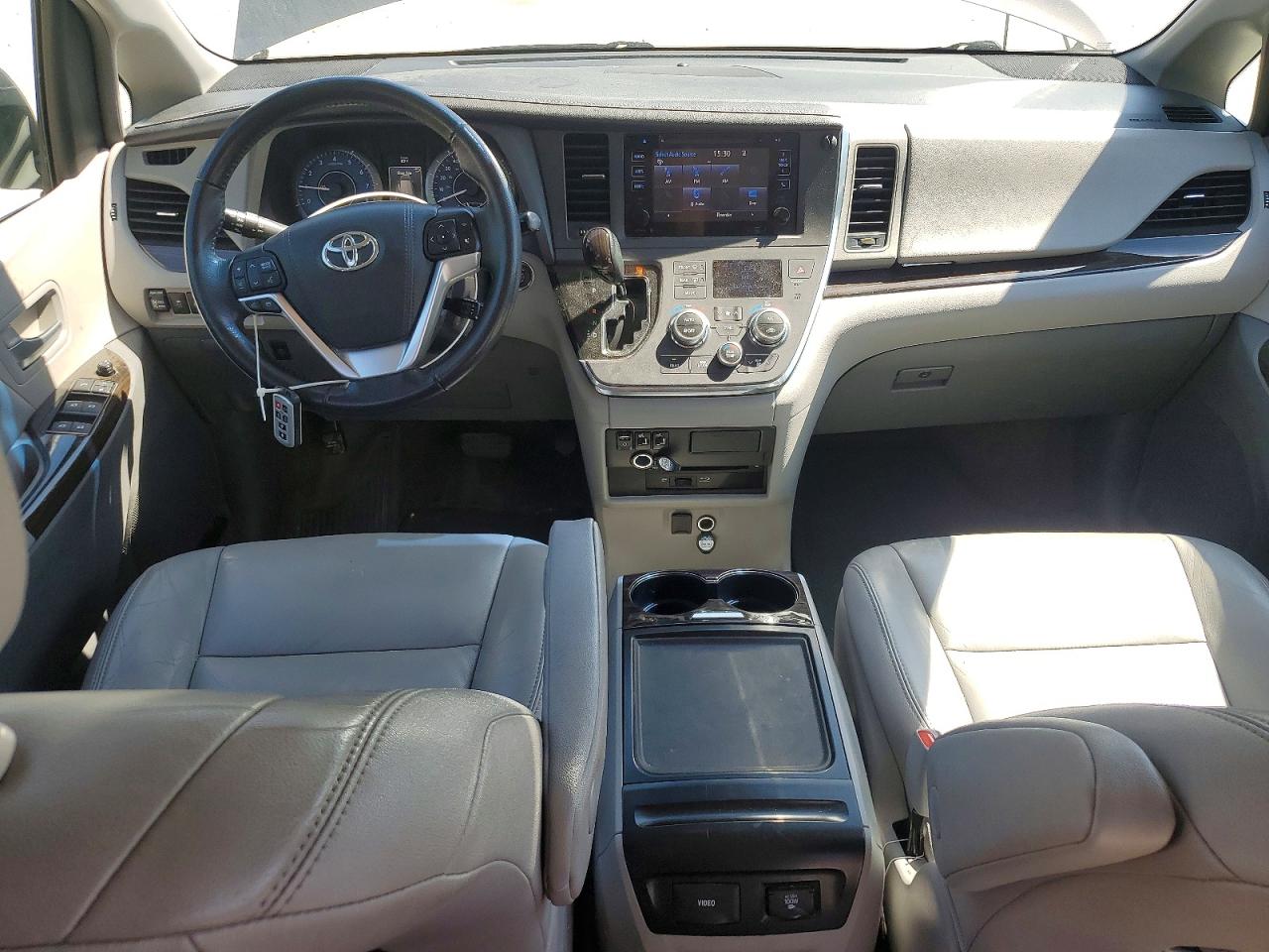 2015 Toyota Sienna Xle Premium 7-passenger Gray vin: 5TDDK3DC8FS111872