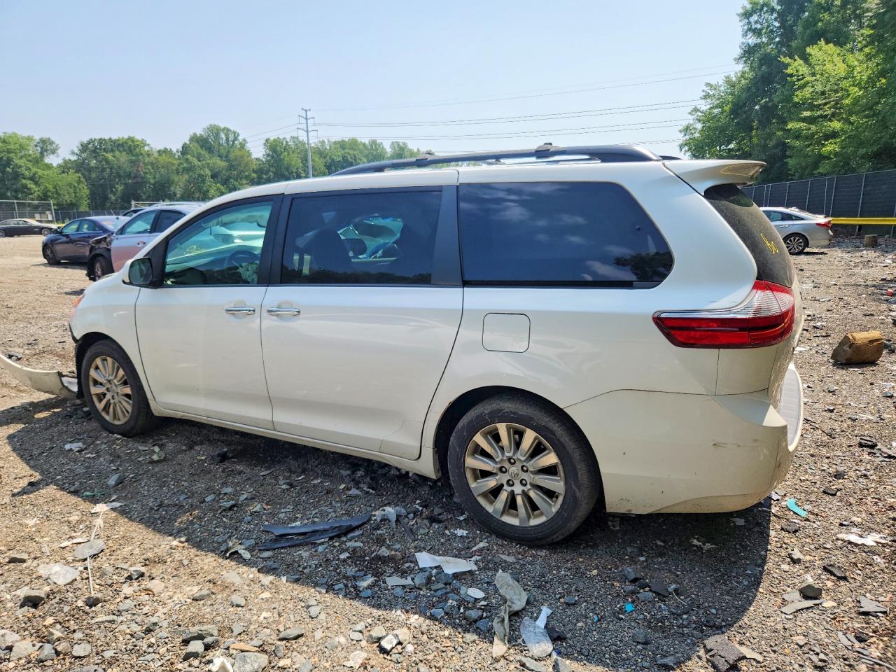 2015 Toyota Sienna Xle 7-passenger White vin: 5TDDK3DC8FS116344