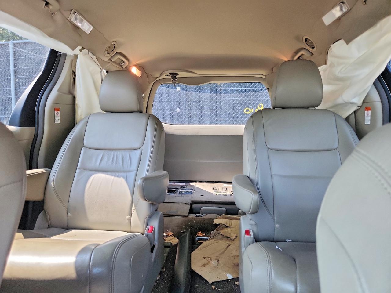 2015 Toyota Sienna Xle 7-passenger White vin: 5TDDK3DC8FS116344