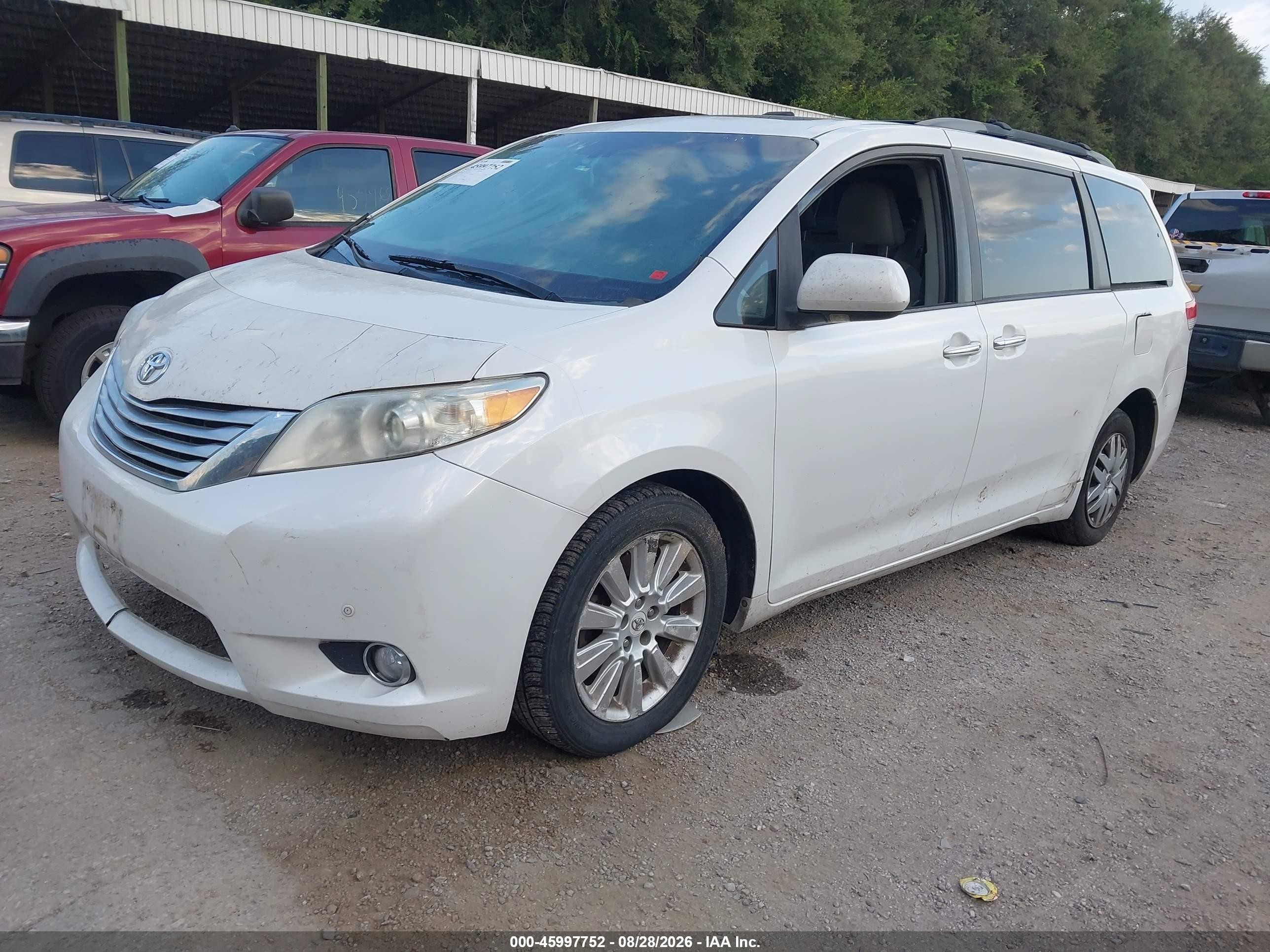 2011 Toyota Sienna Limited White vin: 5TDDK3DC9BS006526