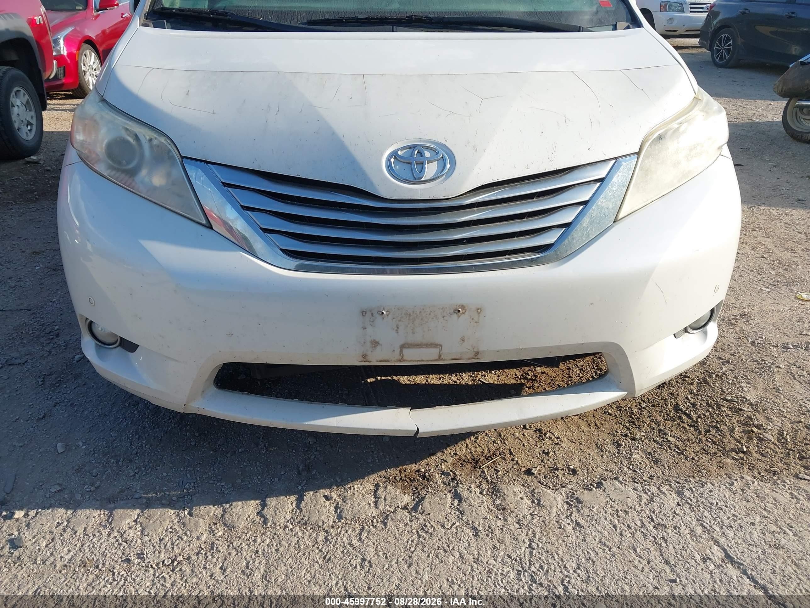 2011 Toyota Sienna Limited White vin: 5TDDK3DC9BS006526