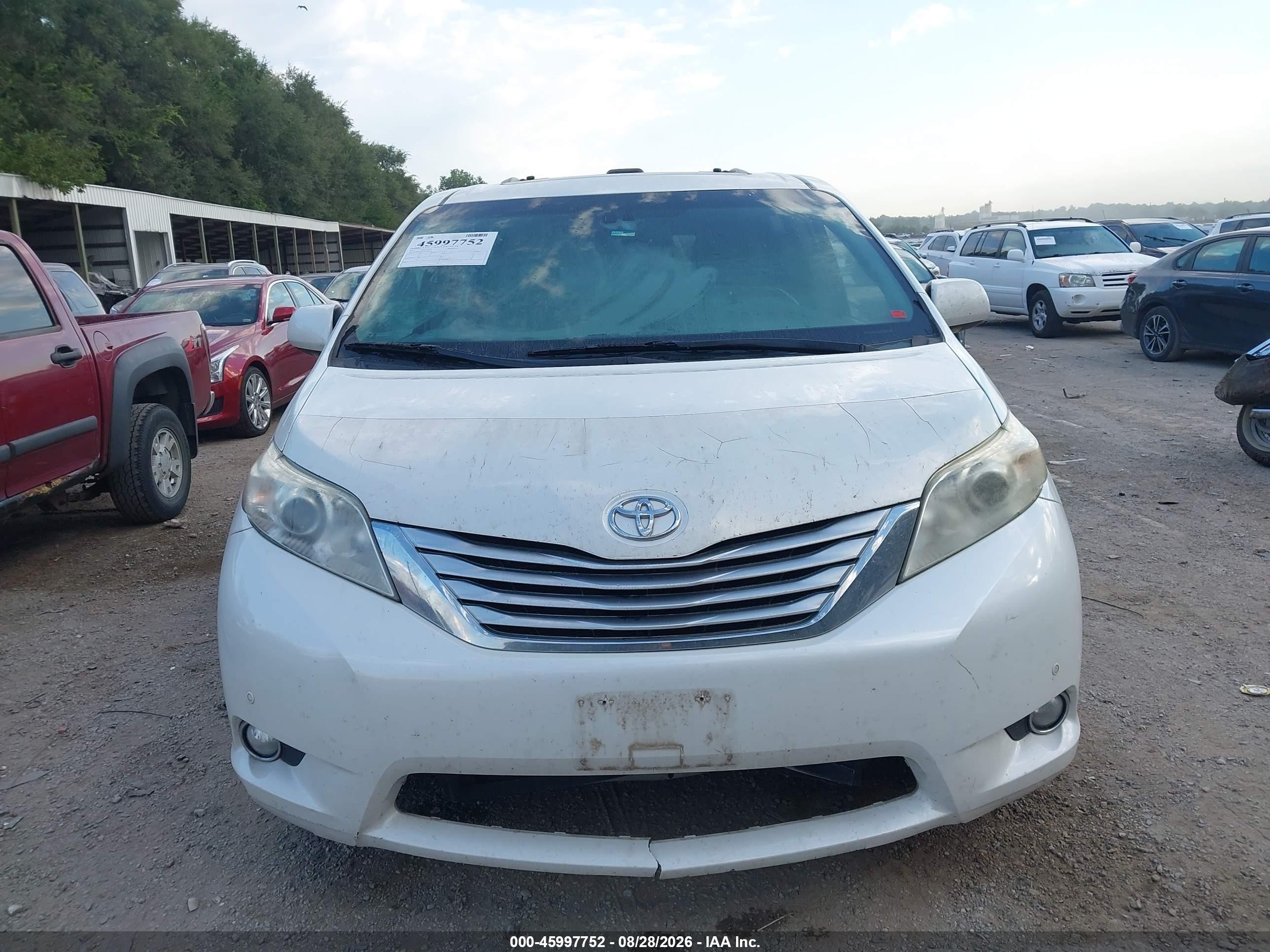 2011 Toyota Sienna Limited White vin: 5TDDK3DC9BS006526