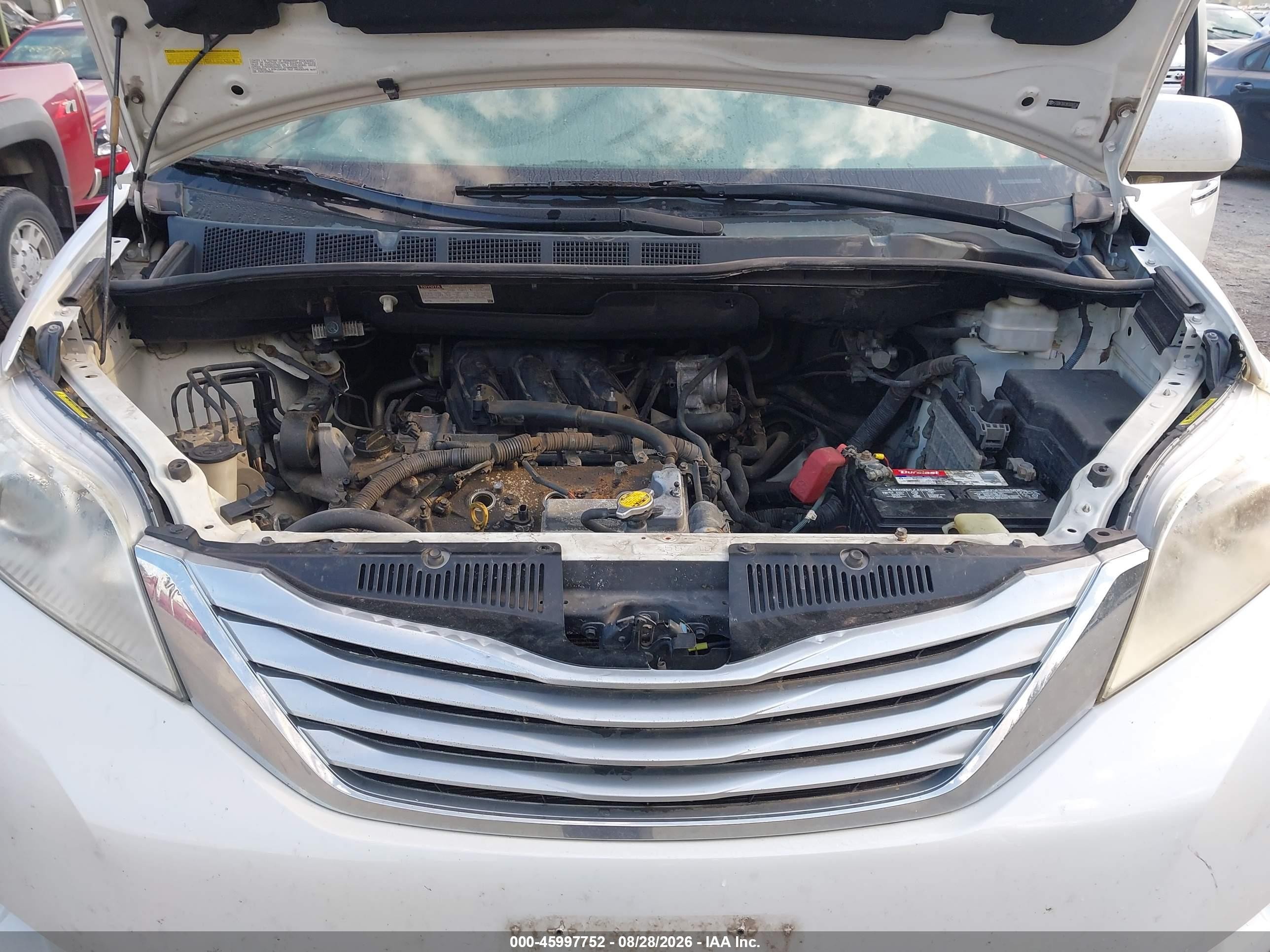 2011 Toyota Sienna Limited White vin: 5TDDK3DC9BS006526