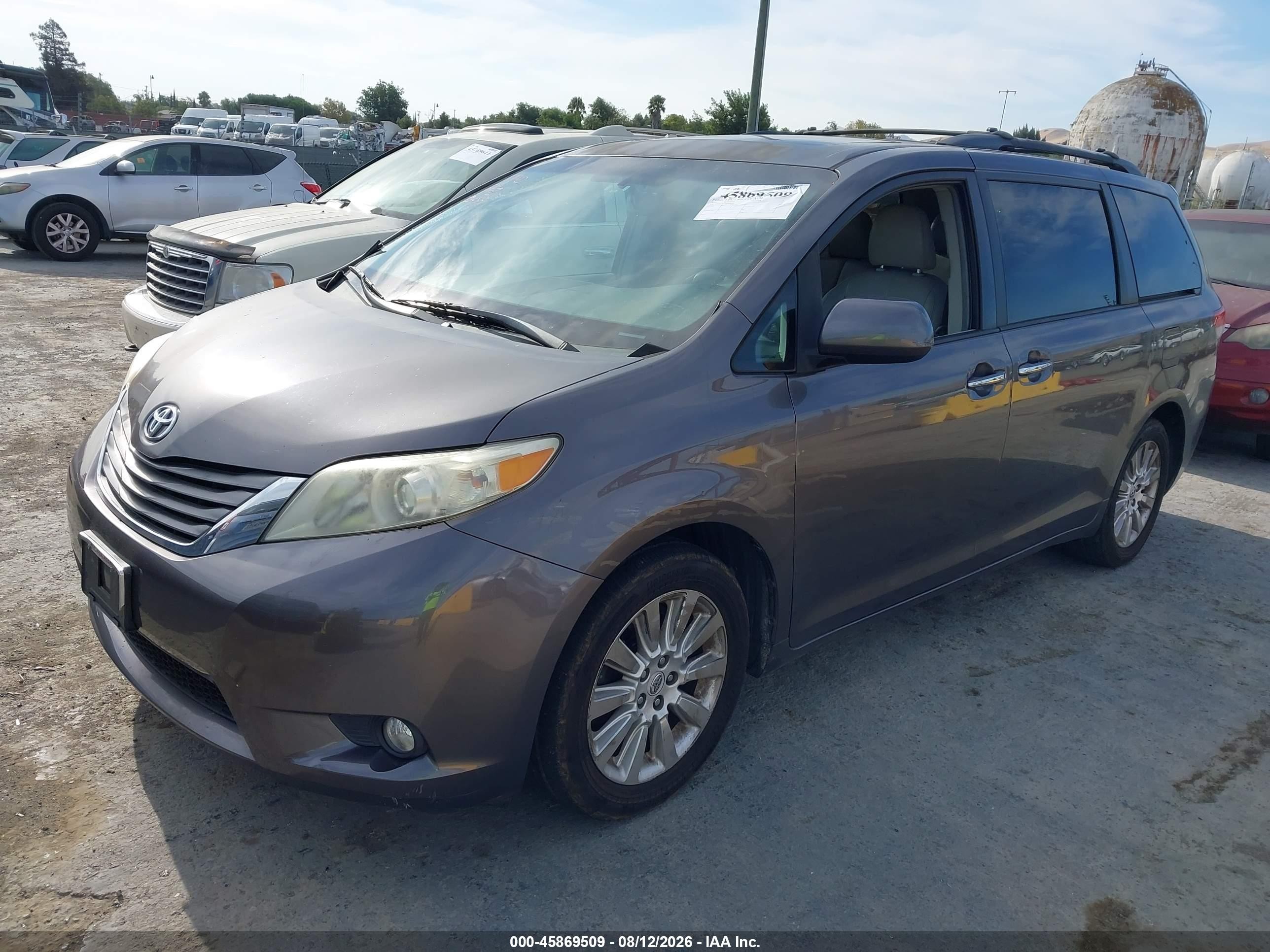 2011 Toyota Sienna Xle Серый vin: 5TDDK3DC9BS010141