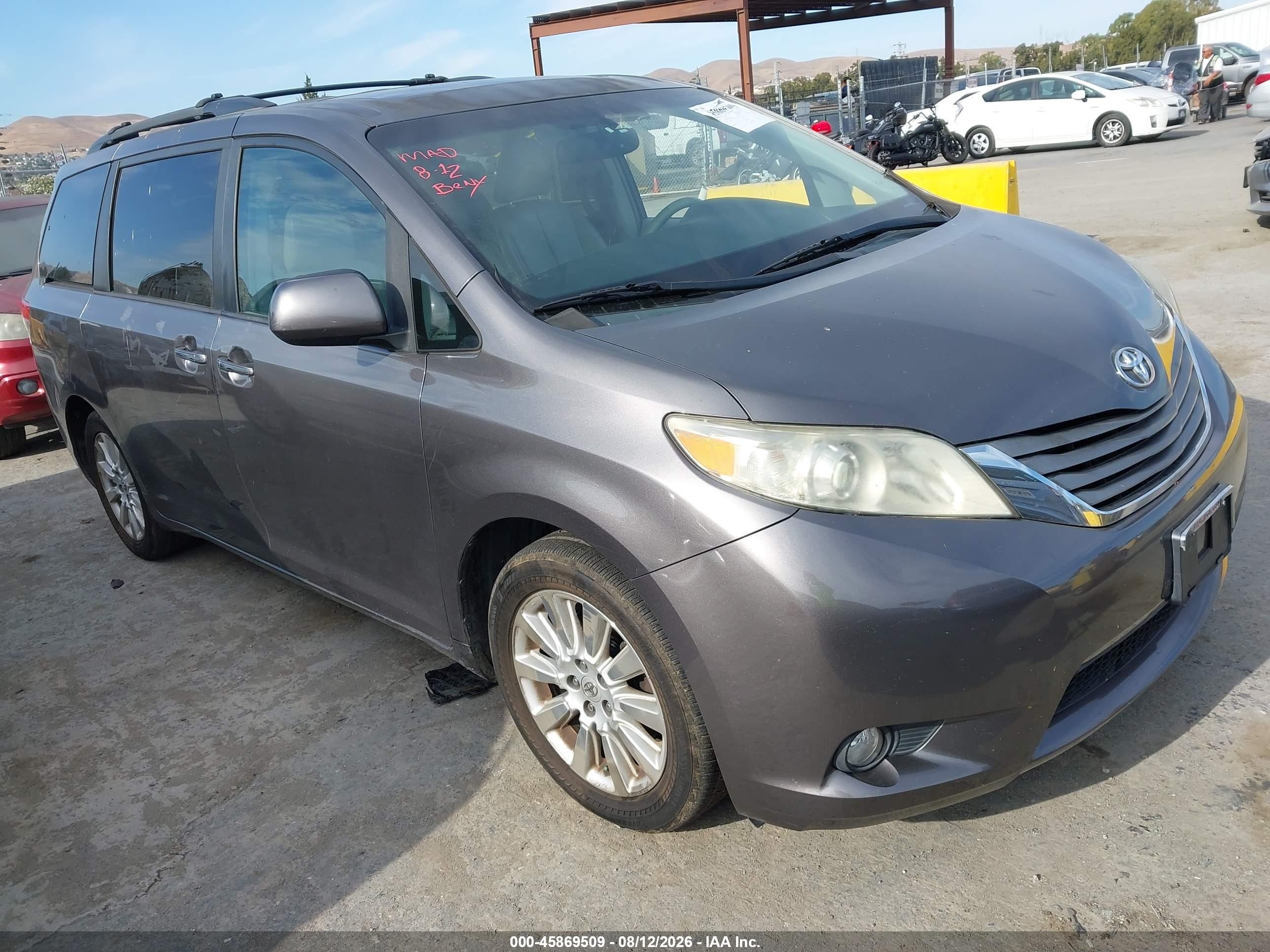 2011 Toyota Sienna Xle Gray vin: 5TDDK3DC9BS010141
