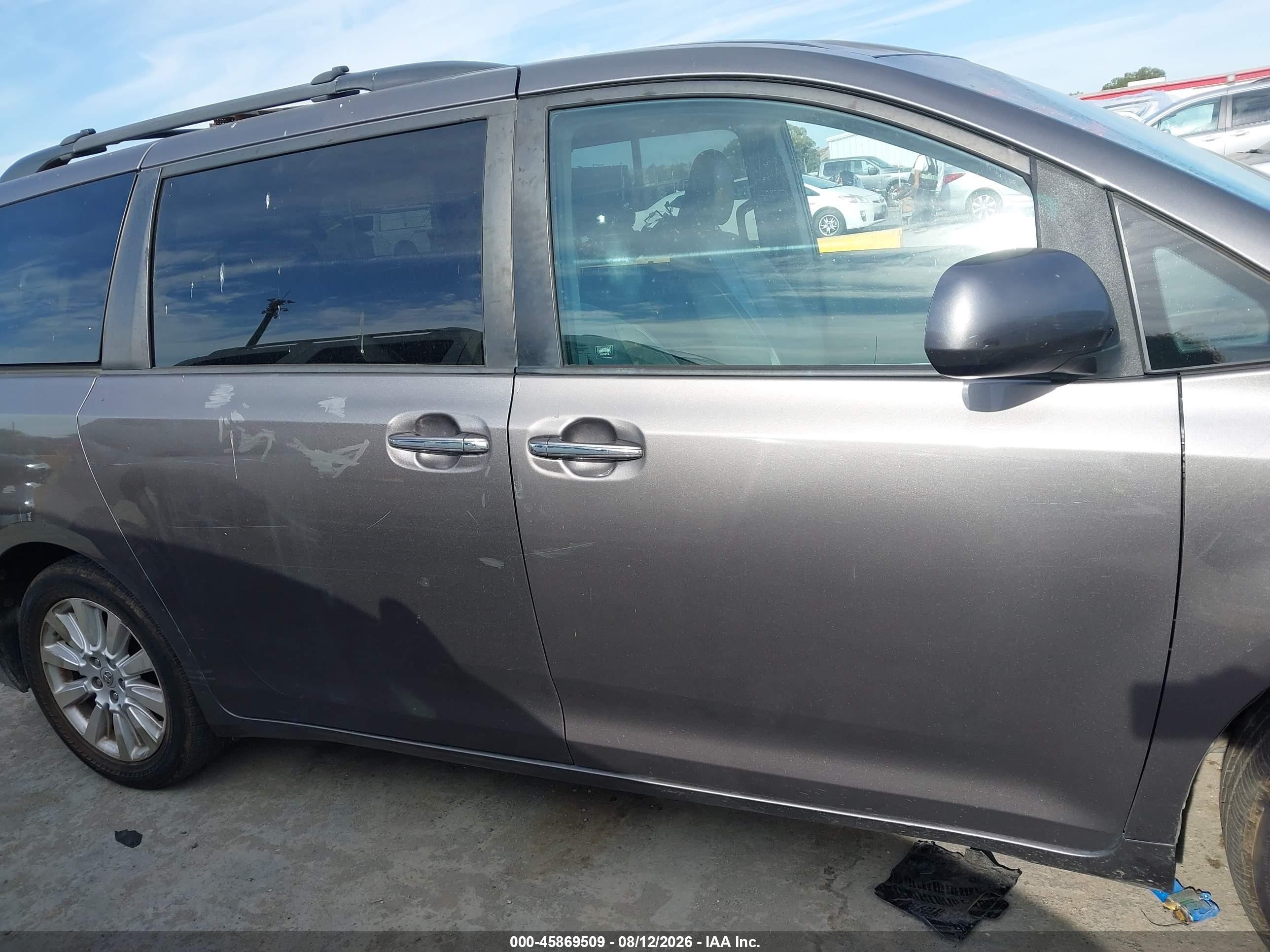 2011 Toyota Sienna Xle Серый vin: 5TDDK3DC9BS010141