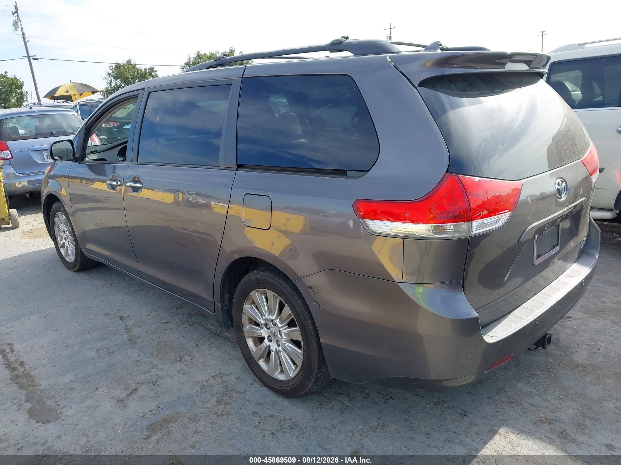 2011 Toyota Sienna Xle Серый vin: 5TDDK3DC9BS010141