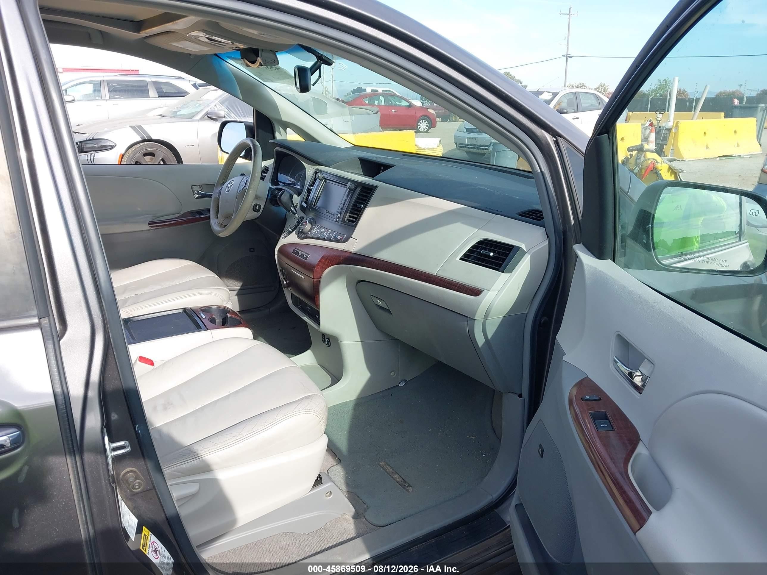 2011 Toyota Sienna Xle Серый vin: 5TDDK3DC9BS010141
