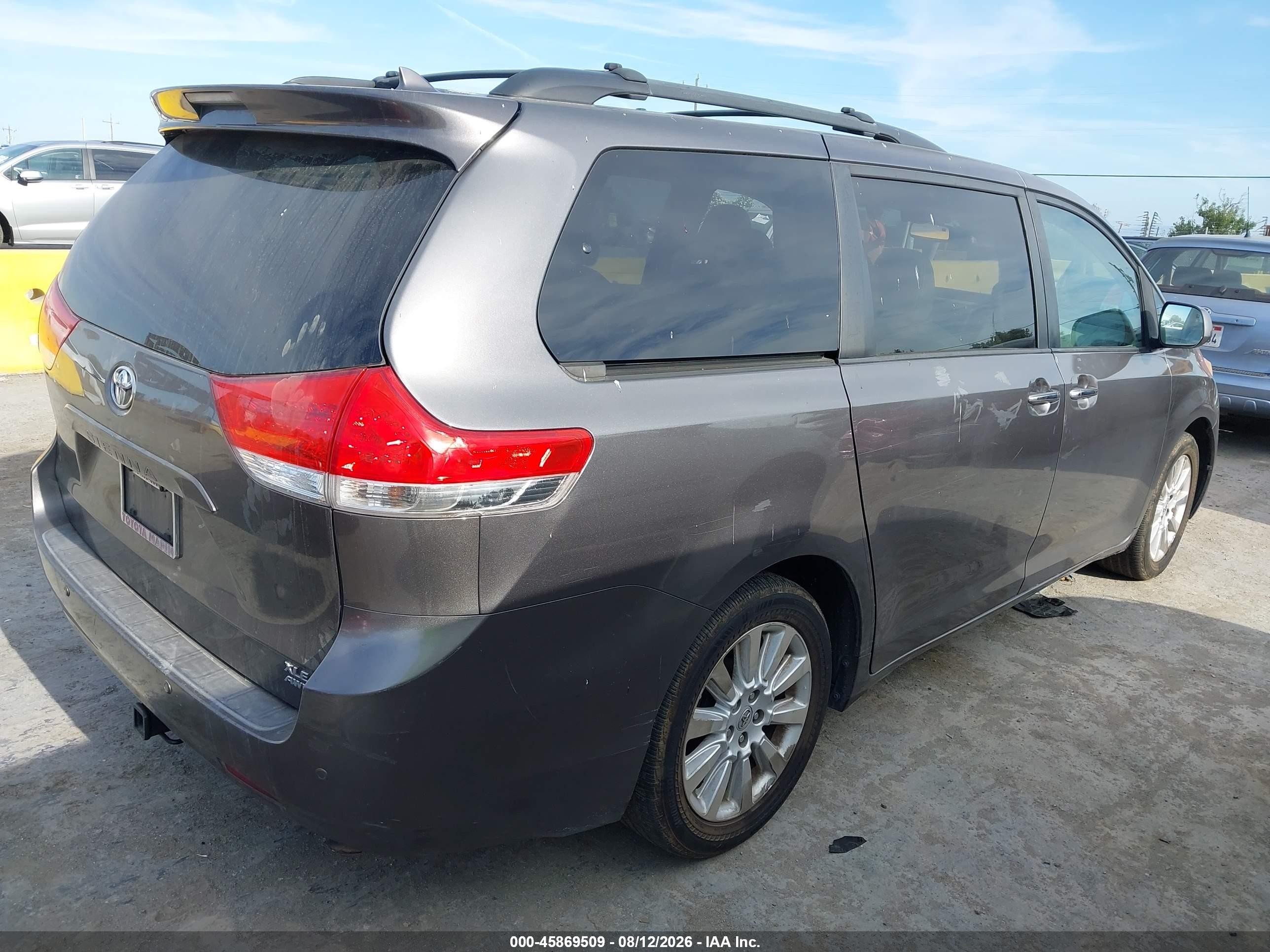 2011 Toyota Sienna Xle Серый vin: 5TDDK3DC9BS010141