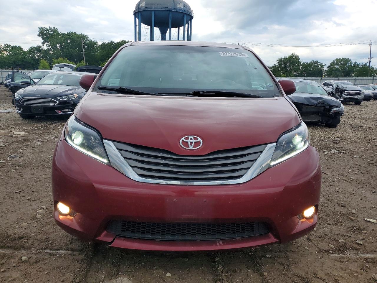 2011 Toyota Sienna Xle 7-passenger Red vin: 5TDDK3DC9BS013508