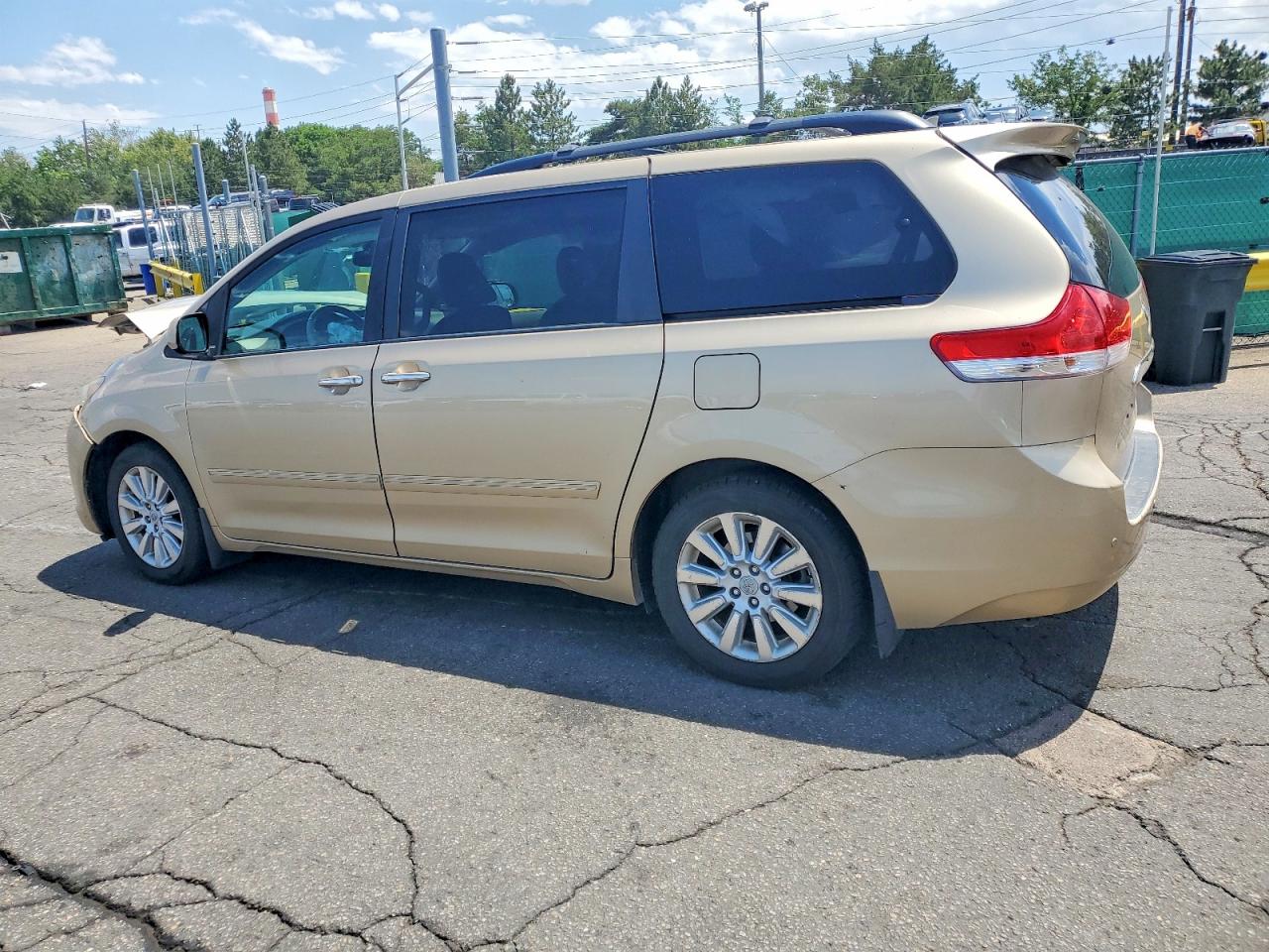 2011 Toyota Sienna Limited 7-passenger Tan vin: 5TDDK3DC9BS014965