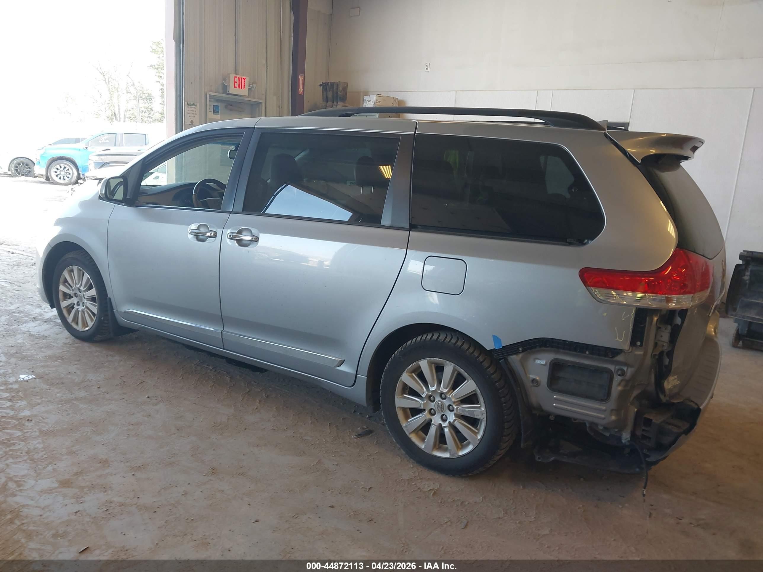 2011 Toyota Sienna Limited Blue vin: 5TDDK3DC9BS027392