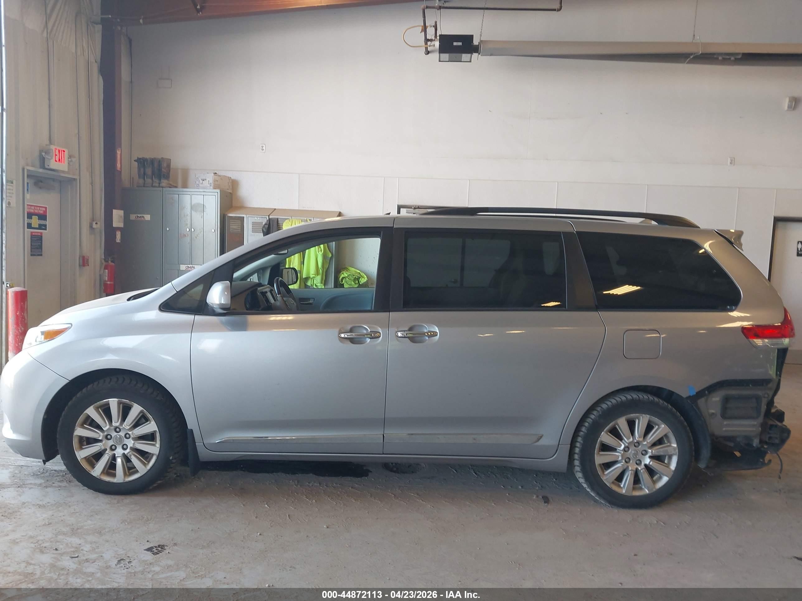 2011 Toyota Sienna Limited Blue vin: 5TDDK3DC9BS027392