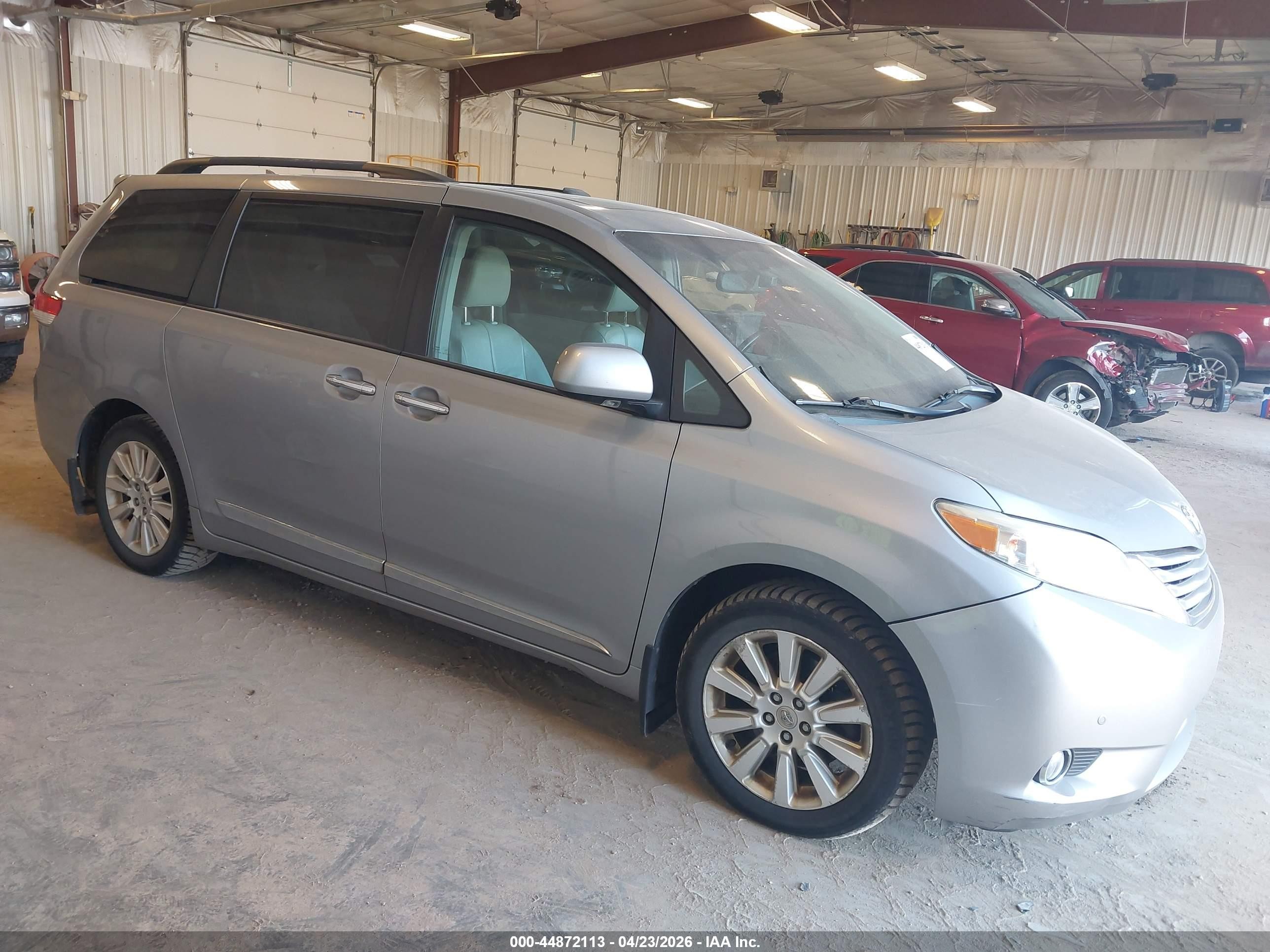 2011 Toyota Sienna Limited Blue vin: 5TDDK3DC9BS027392