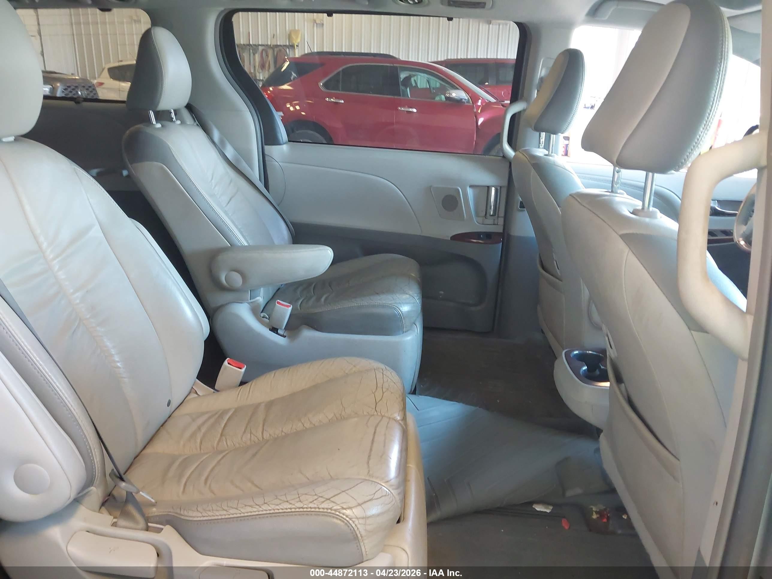 2011 Toyota Sienna Limited Blue vin: 5TDDK3DC9BS027392