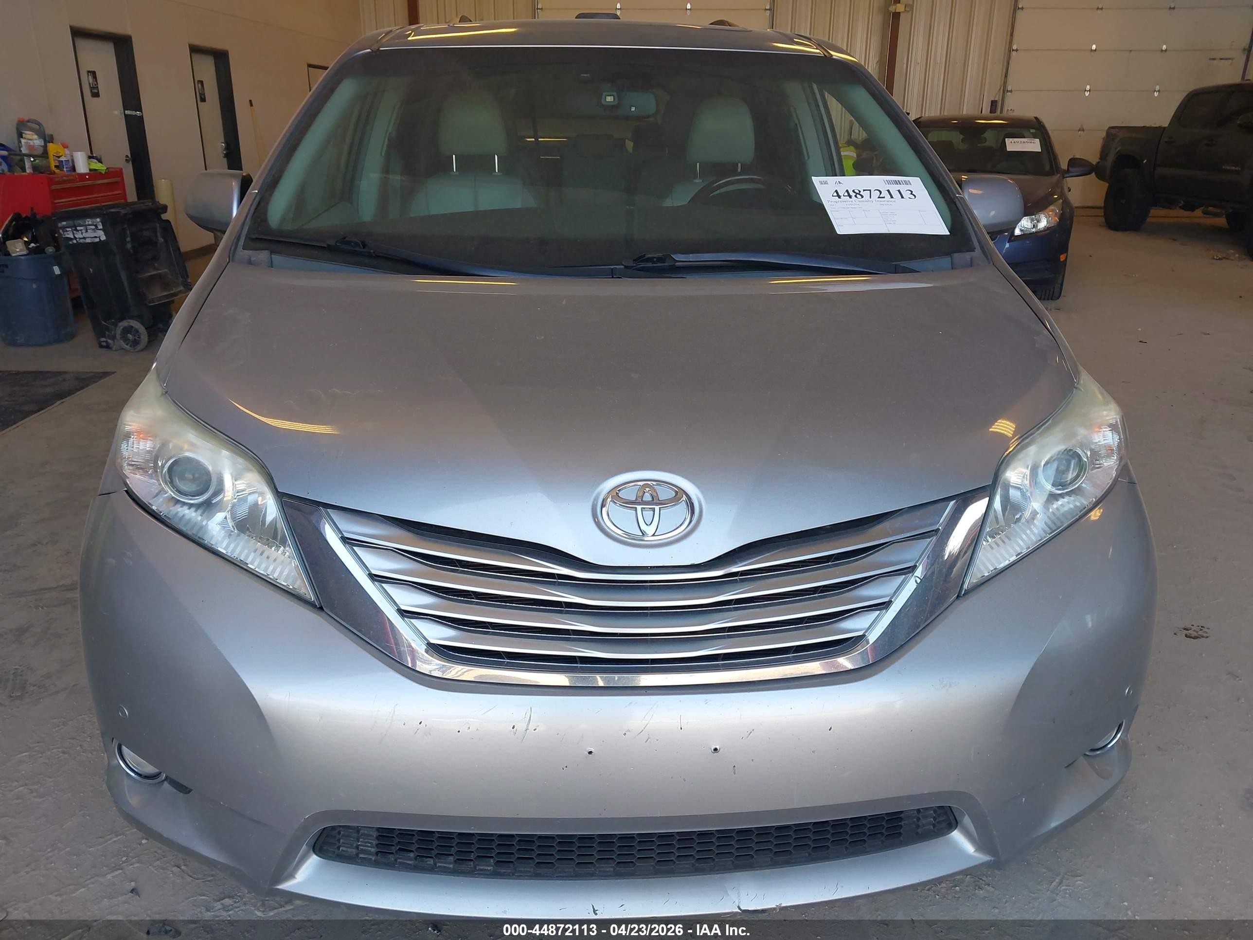 2011 Toyota Sienna Limited Blue vin: 5TDDK3DC9BS027392