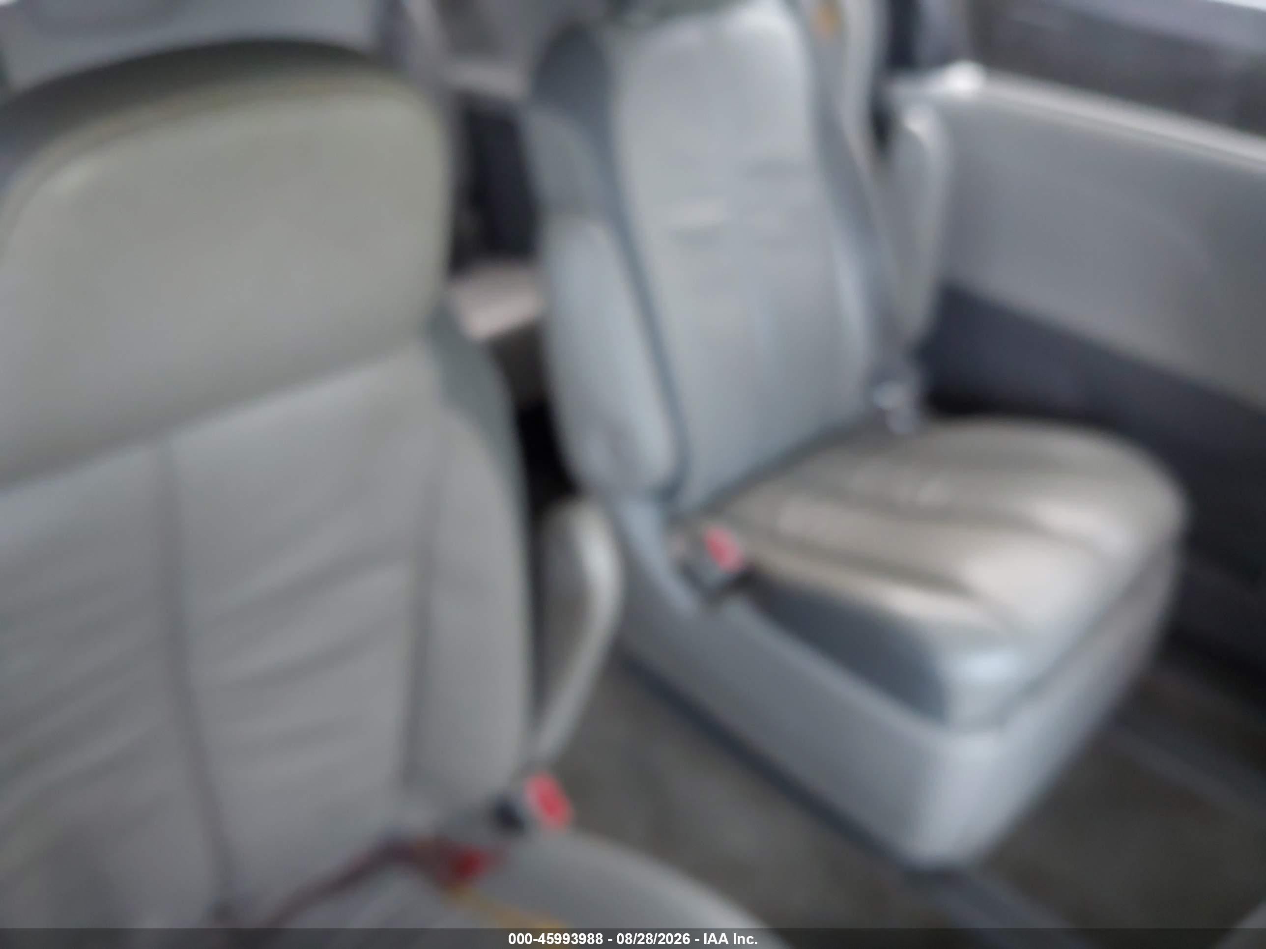 2011 Toyota Sienna Limited Silver vin: 5TDDK3DC9BS029322