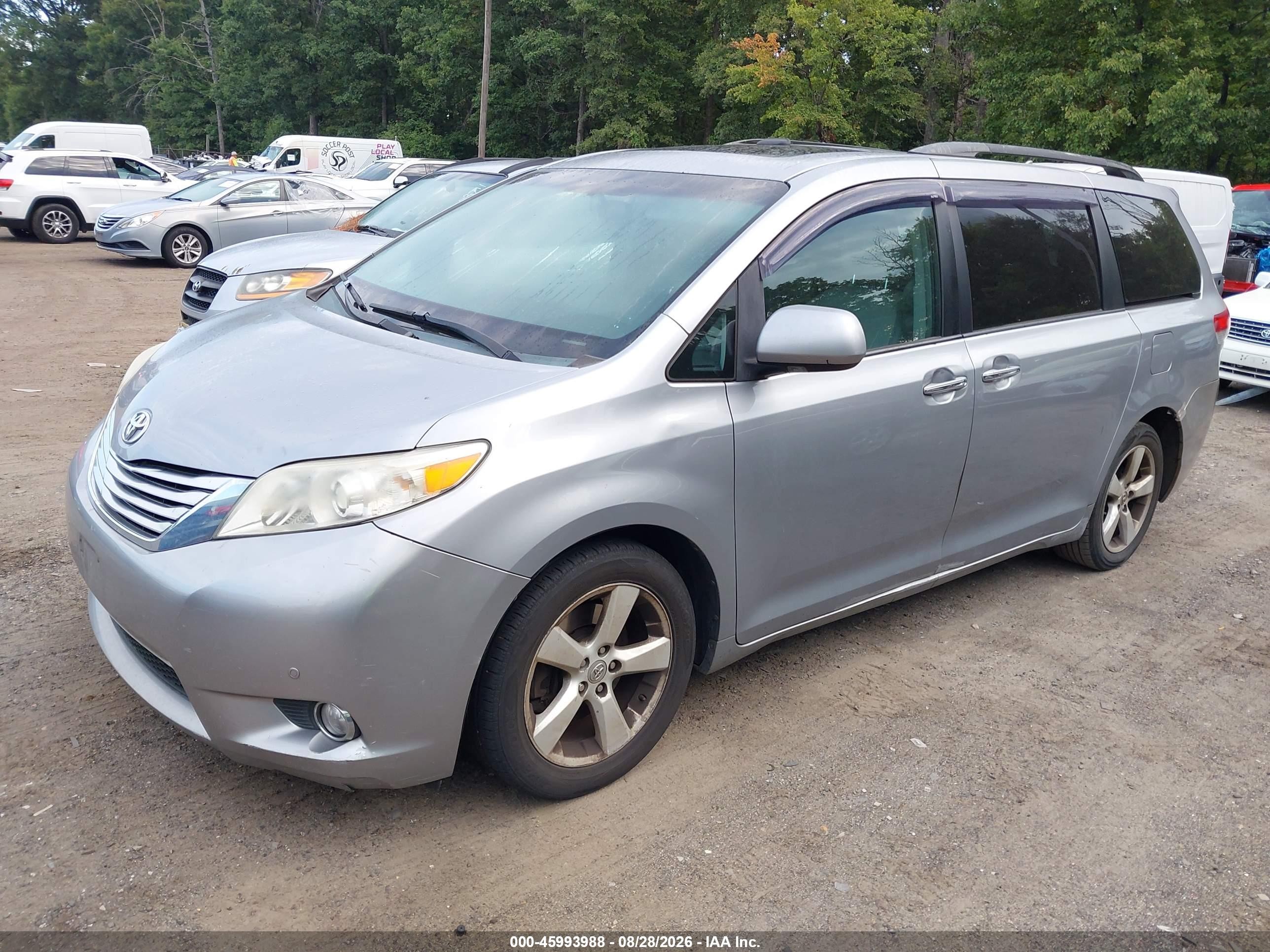 2011 Toyota Sienna Limited Silver vin: 5TDDK3DC9BS029322