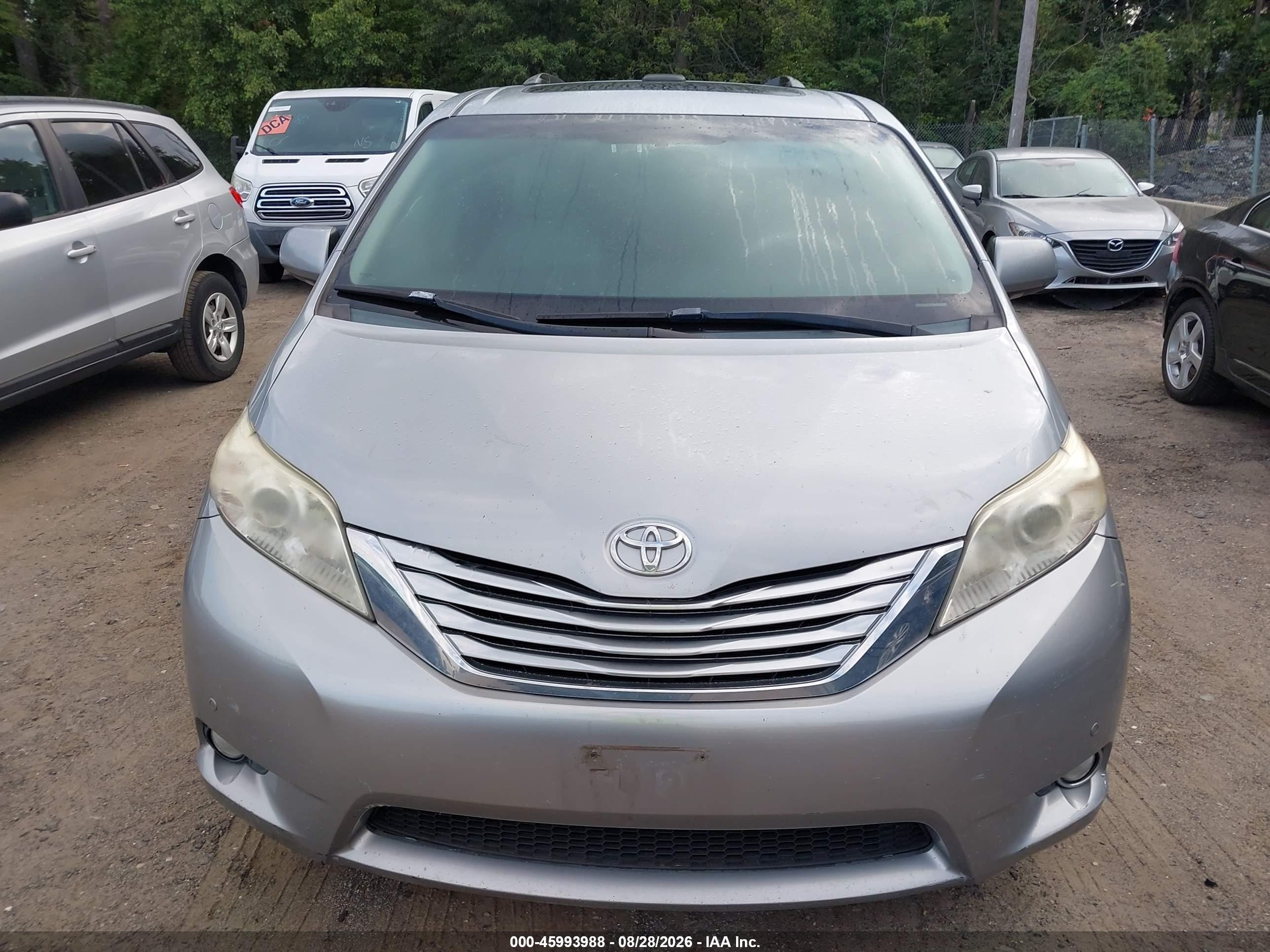 2011 Toyota Sienna Limited Silver vin: 5TDDK3DC9BS029322