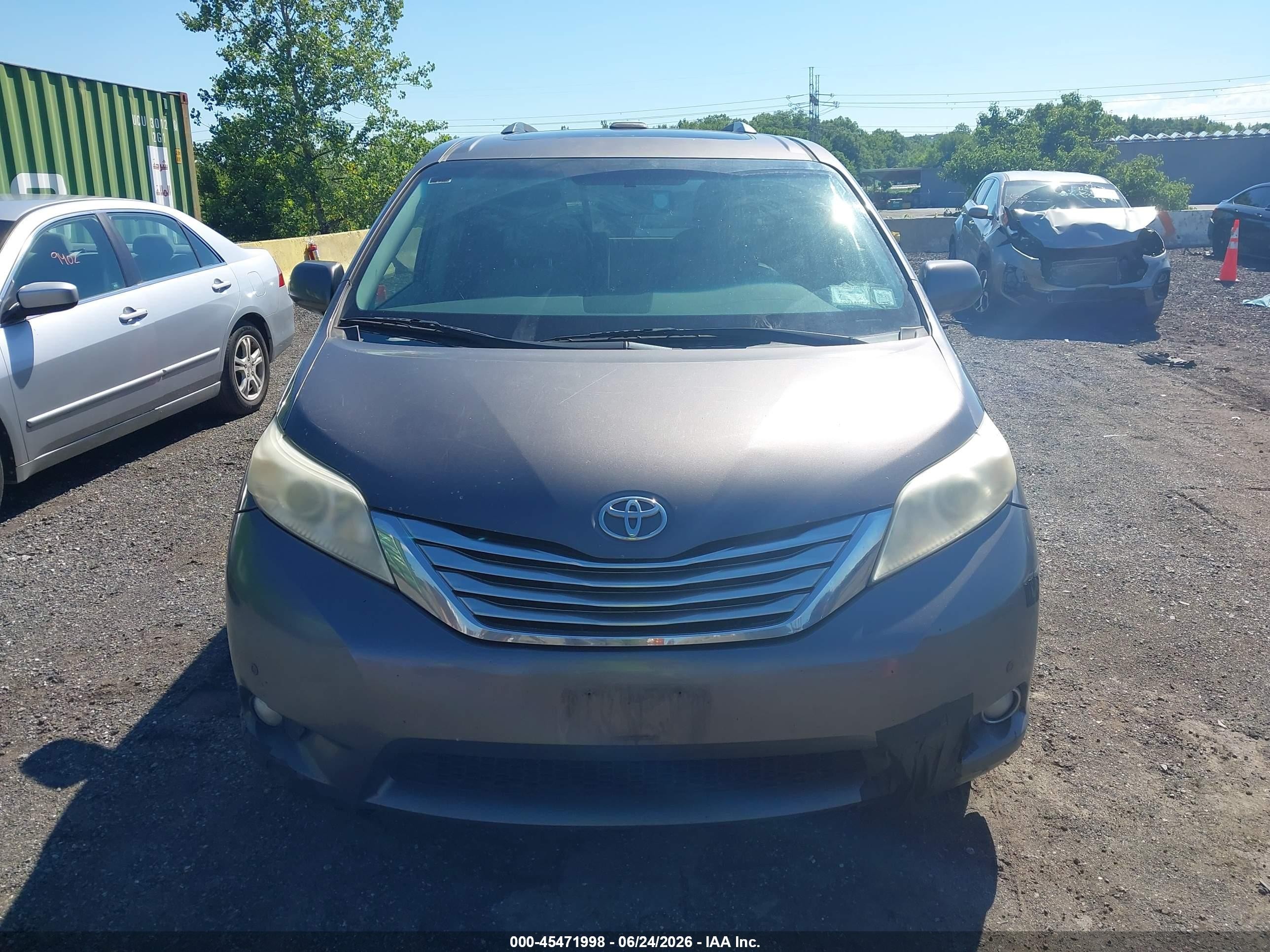 2012 Toyota Sienna Limited 7 Passenger Gray vin: 5TDDK3DC9CS047689