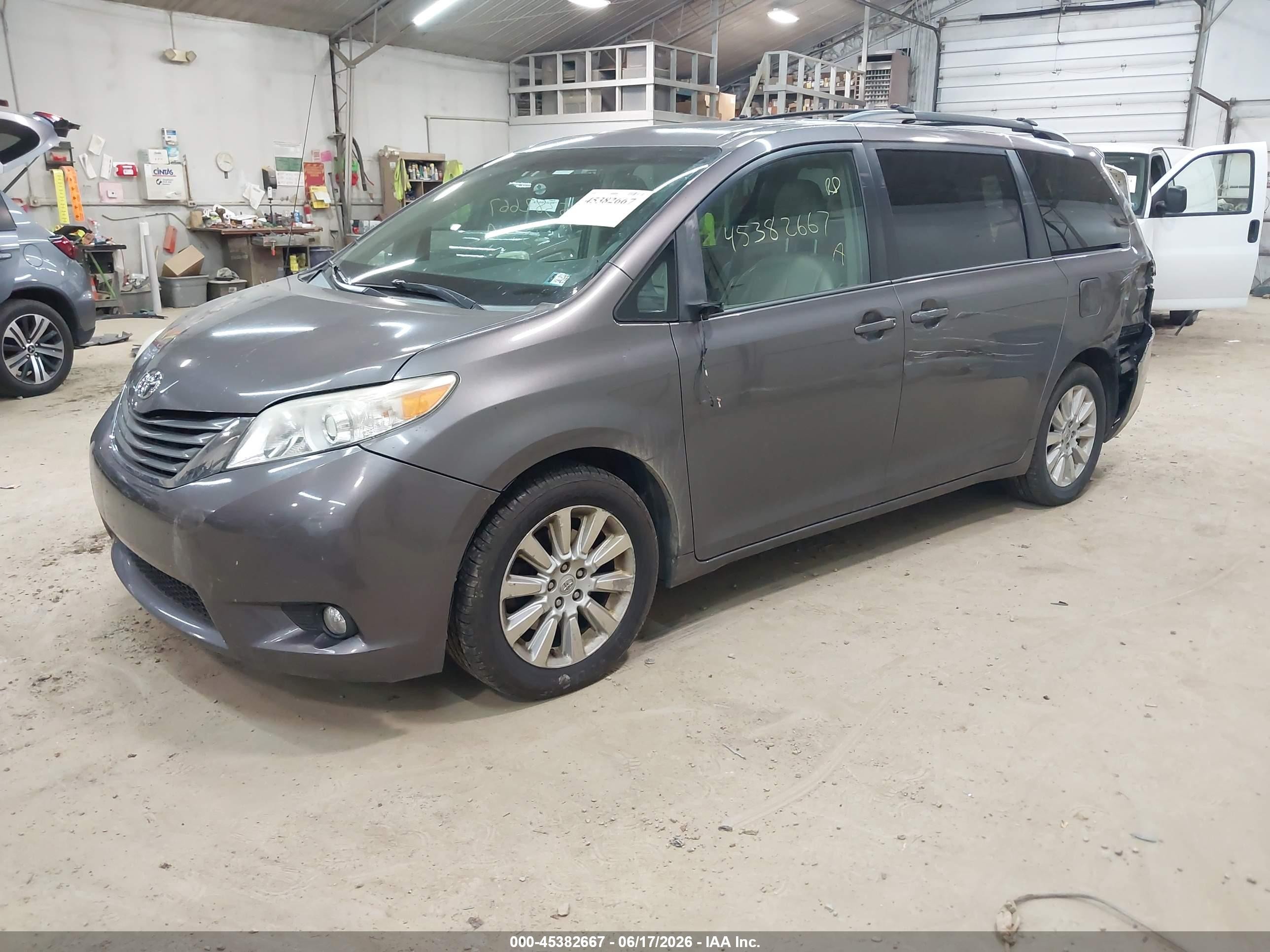 2013 Toyota Sienna Xle 7 Passenger Gray vin: 5TDDK3DC9DS055065