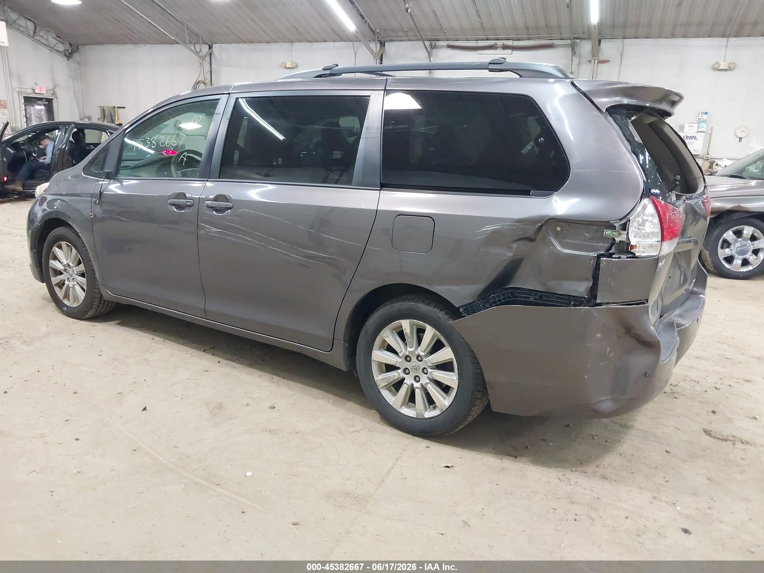 2013 Toyota Sienna Xle 7 Passenger Gray vin: 5TDDK3DC9DS055065