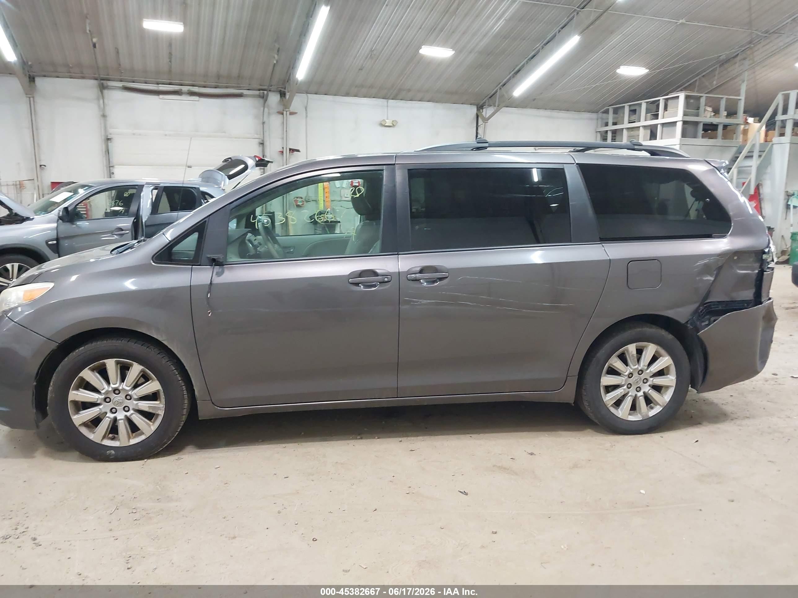 2013 Toyota Sienna Xle 7 Passenger Gray vin: 5TDDK3DC9DS055065