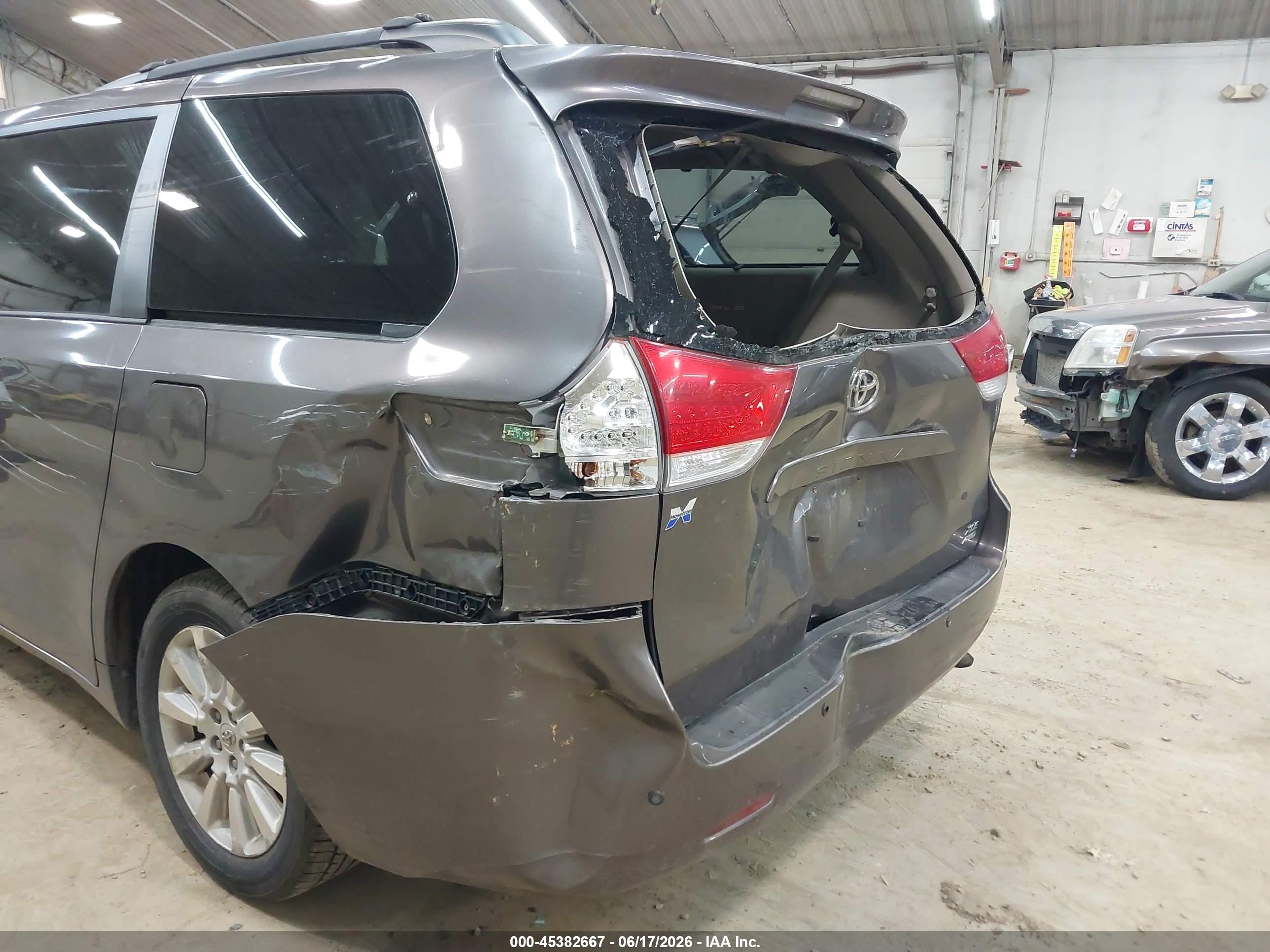 2013 Toyota Sienna Xle 7 Passenger Gray vin: 5TDDK3DC9DS055065