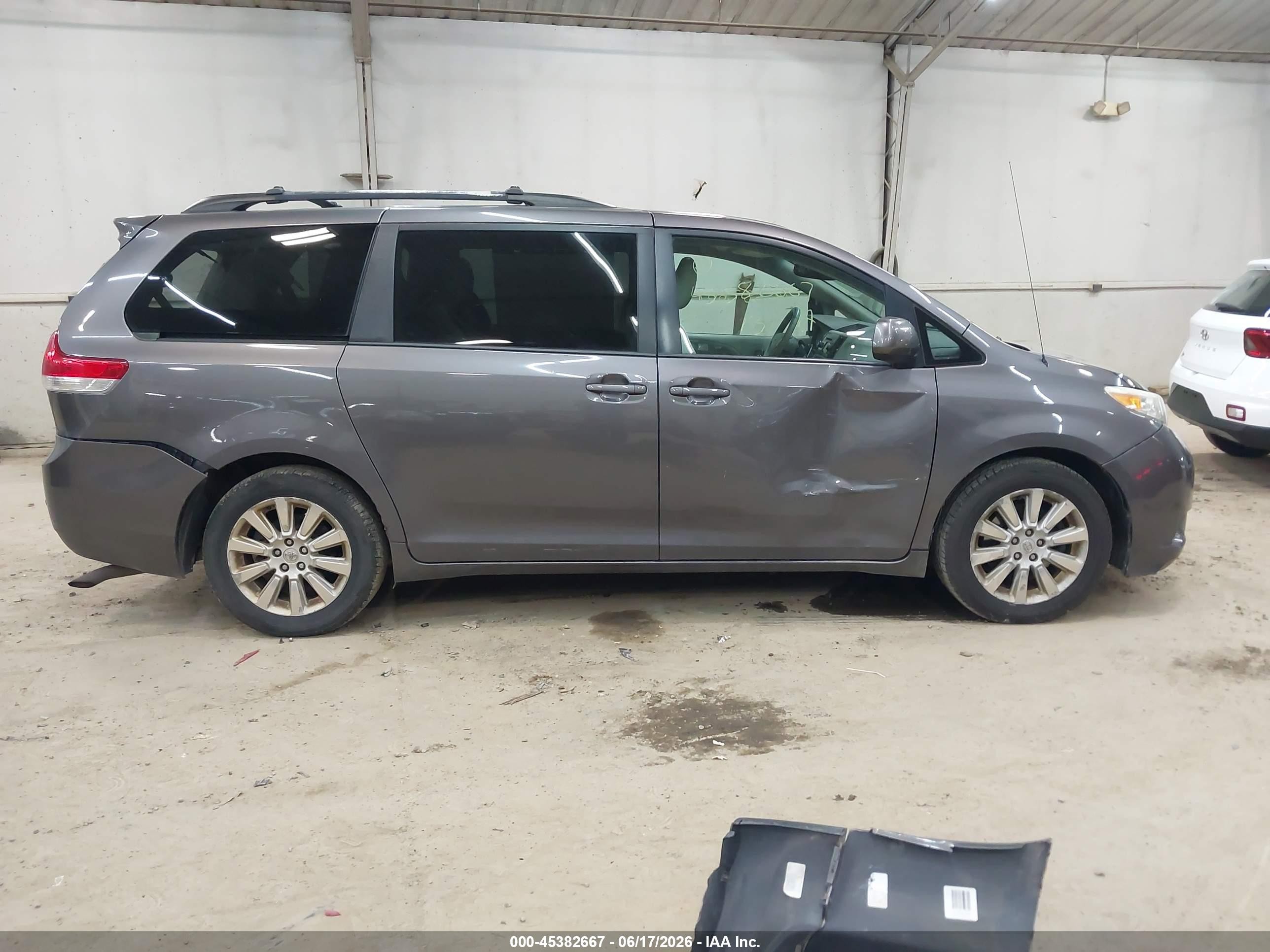 2013 Toyota Sienna Xle 7 Passenger Gray vin: 5TDDK3DC9DS055065
